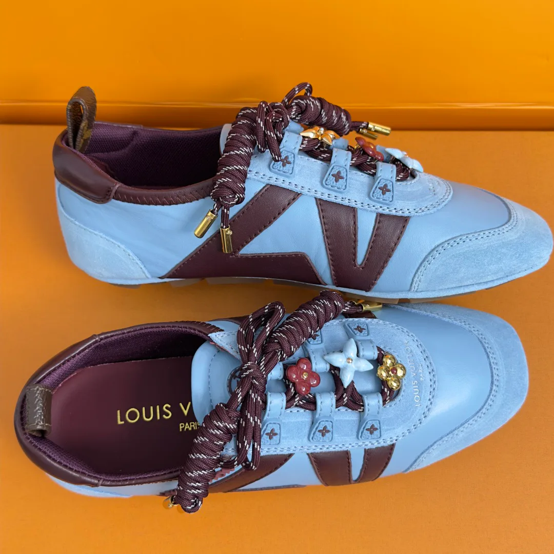 Women's Sneakers LOUIS VUITTON 17950638