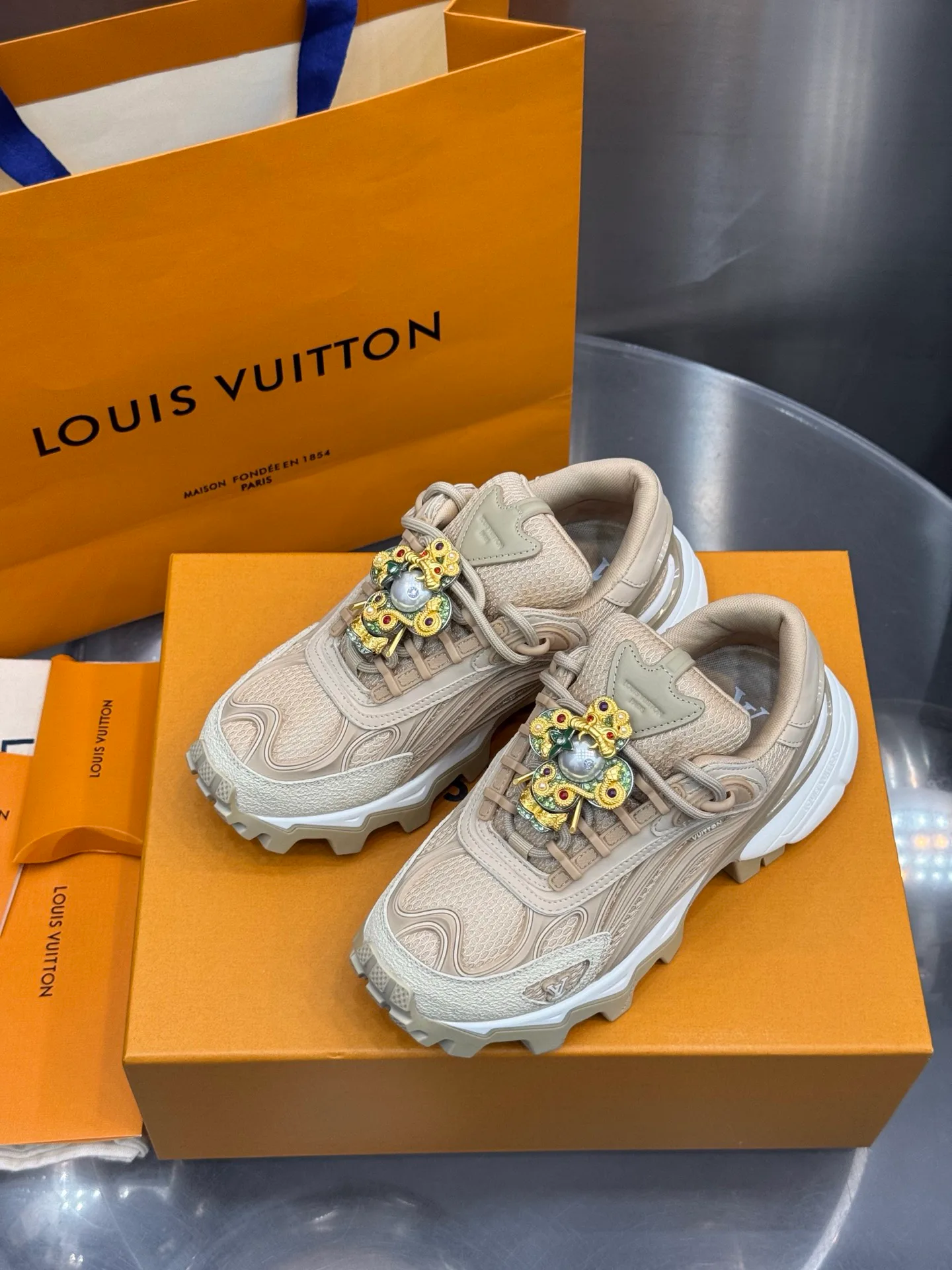 Women's Sneakers LOUIS VUITTON 18202598