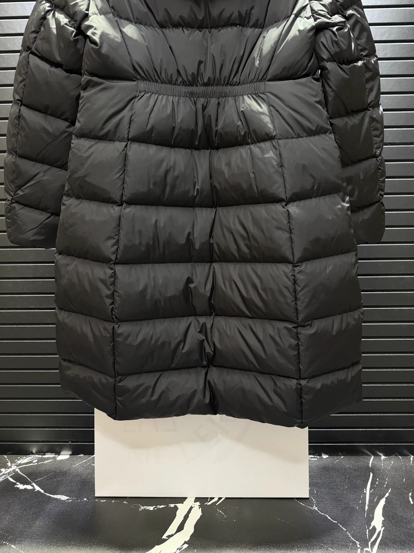 Women's Jackets And Down Jackets MONCLER 18188643