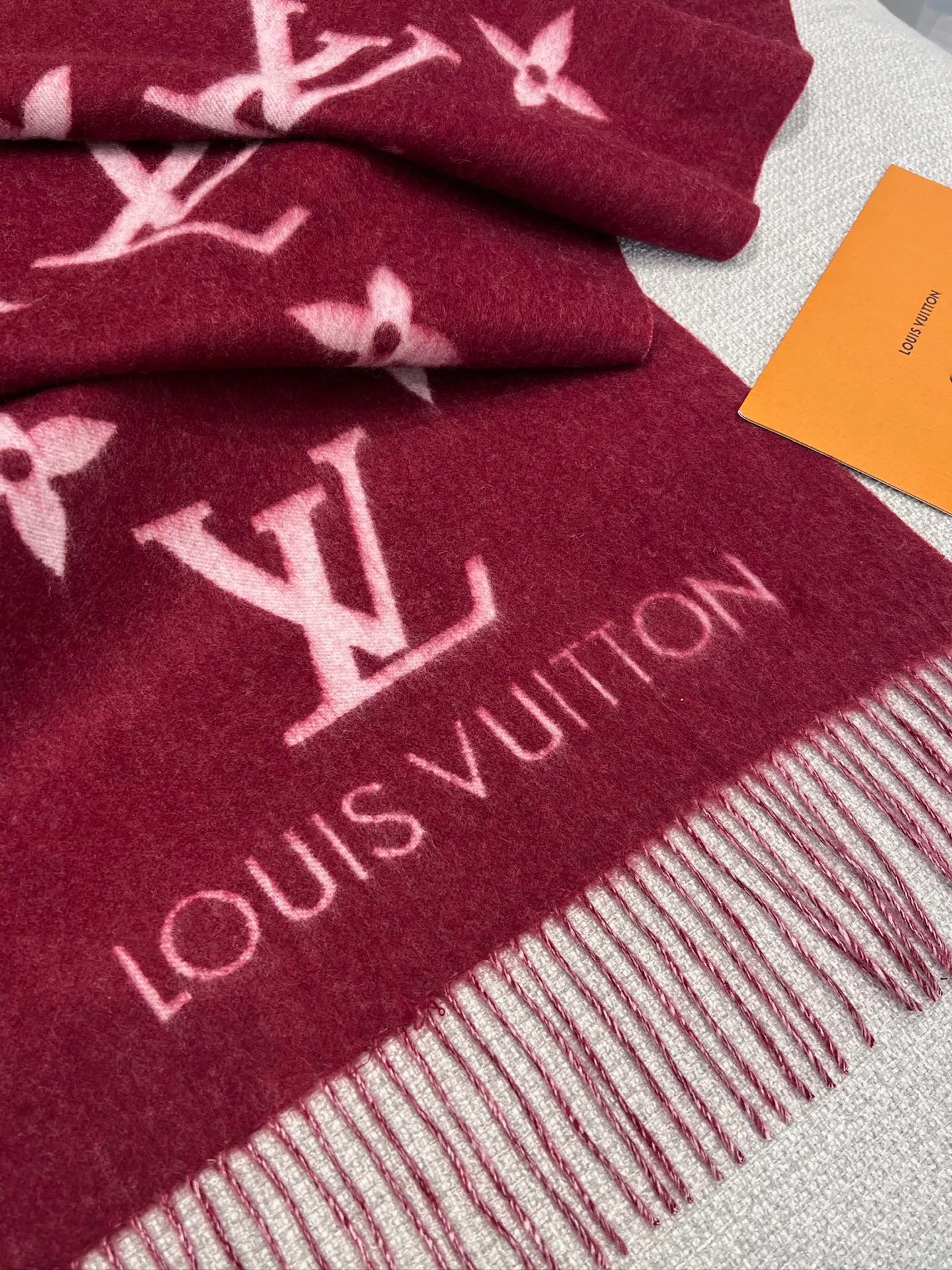 Scarves LOUIS VUITTON 18210446
