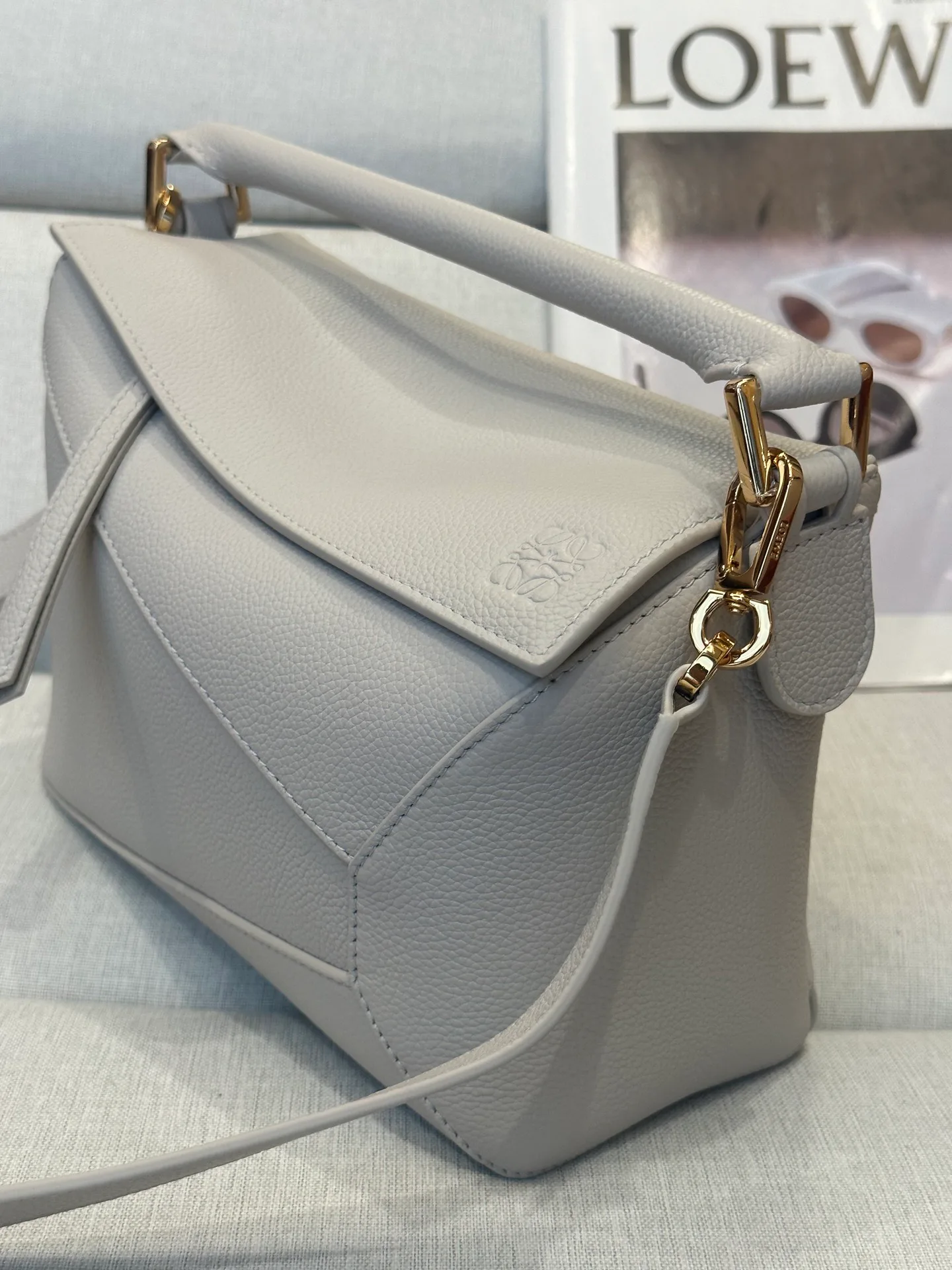Women's Classic Handbags LOEWE 17839558