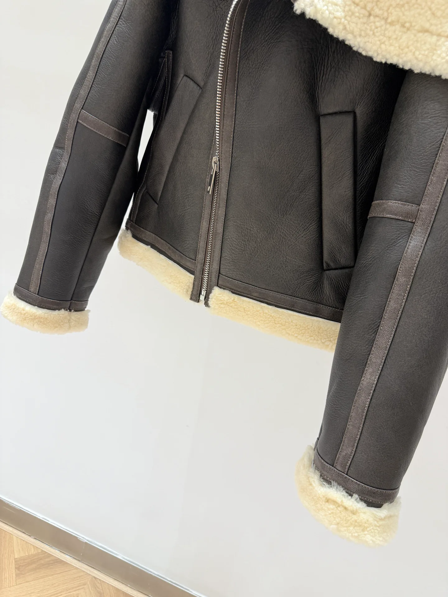 Women's Leather Jackets And Sheepskin Coats JACQUEMUS 18082984