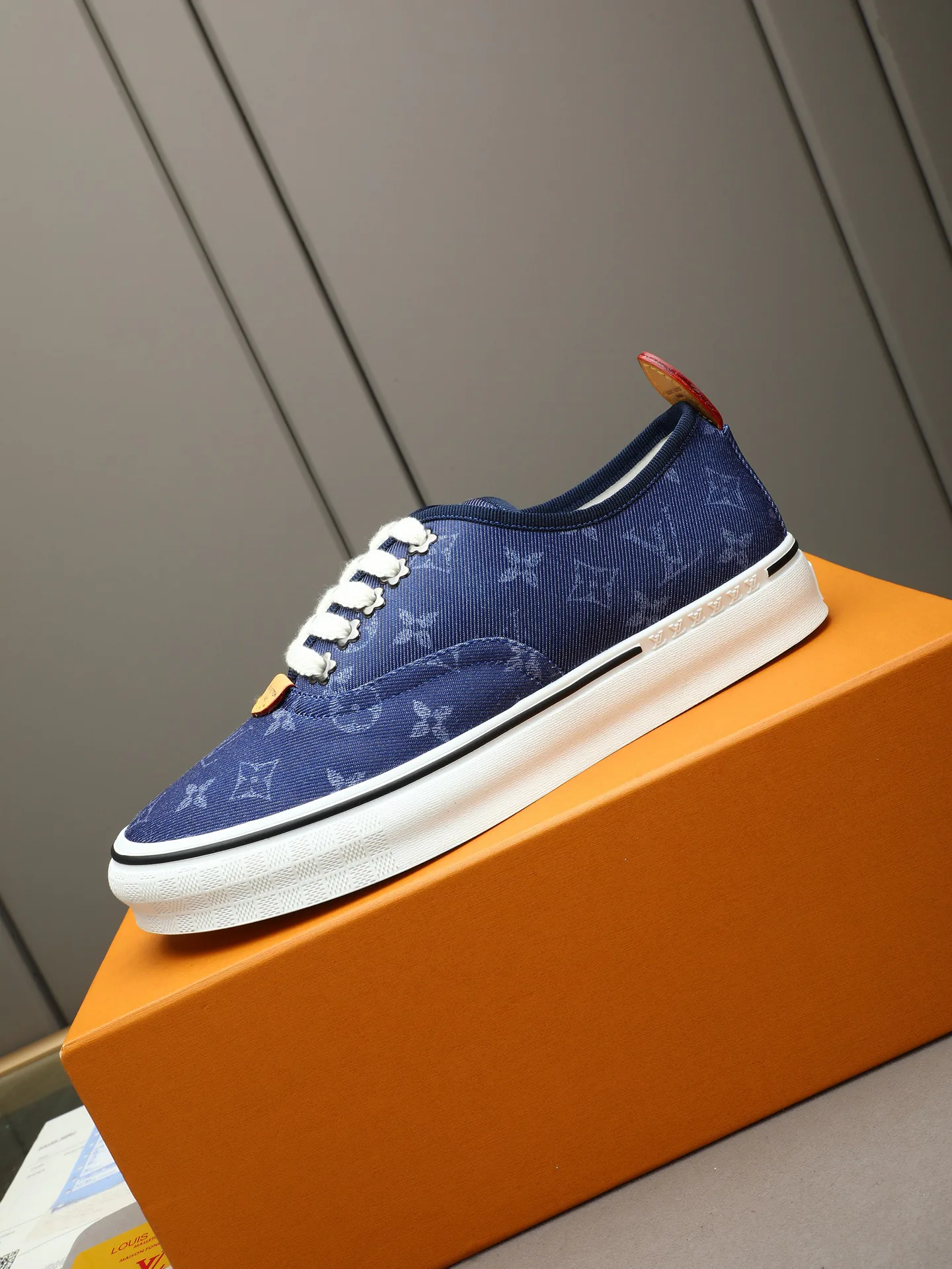 Men's Sneakers LOUIS VUITTON 17947256