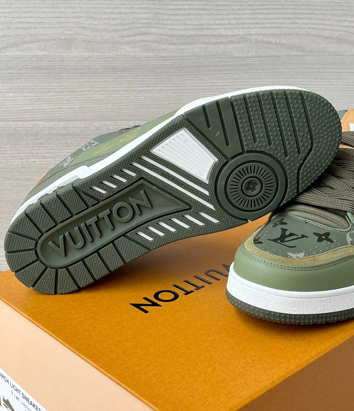 Men's Sneakers LOUIS VUITTON 17972121