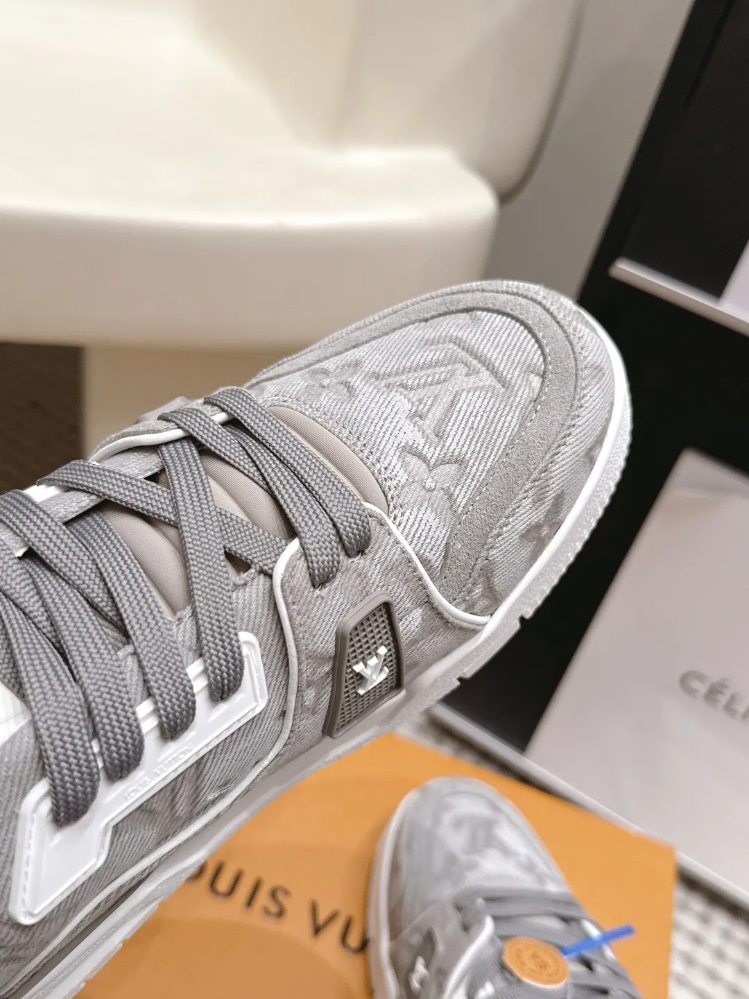 Women's Sneakers LOUIS VUITTON 17657683