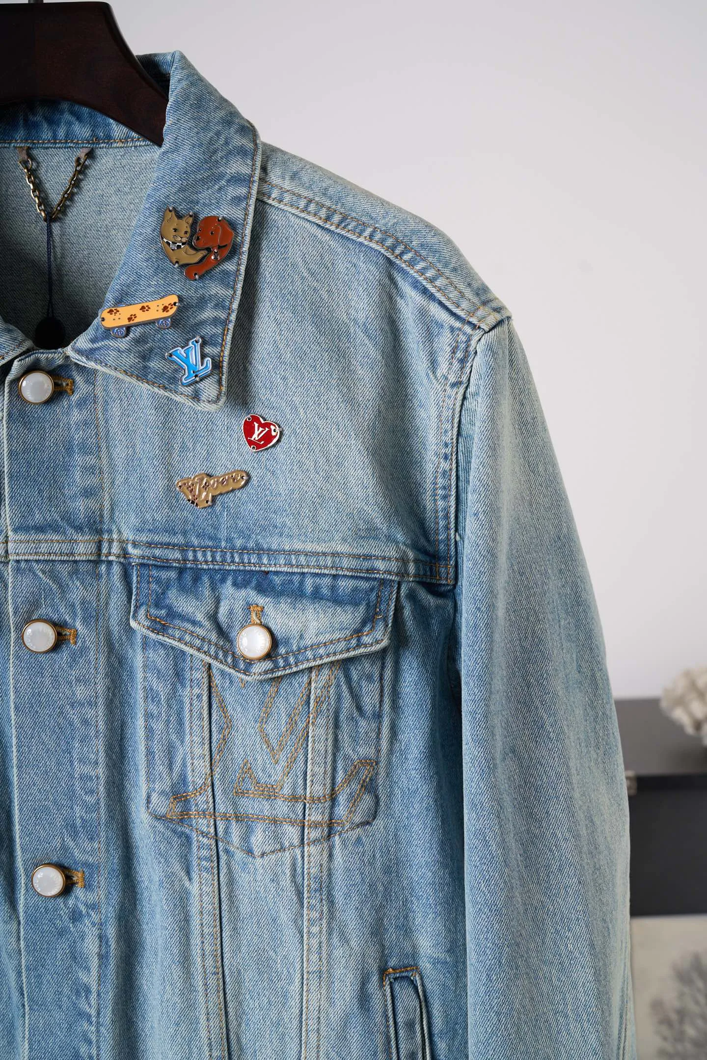 Men's Jackets And Down Jackets LOUIS VUITTON 18179049