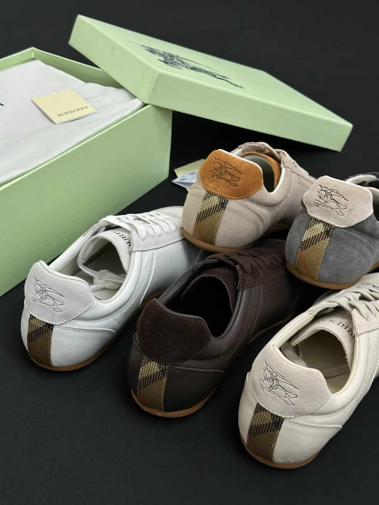 Women's Sneakers BURBERRY 18142709