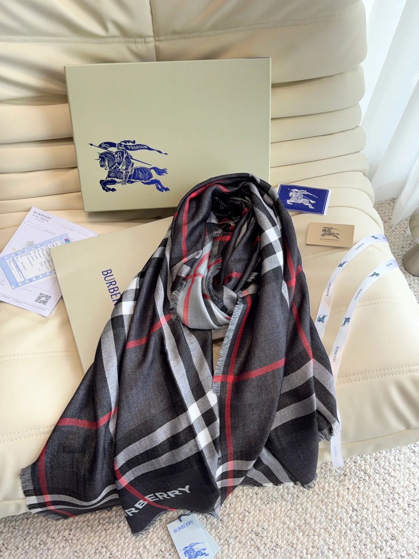 Scarves BURBERRY 18401187
