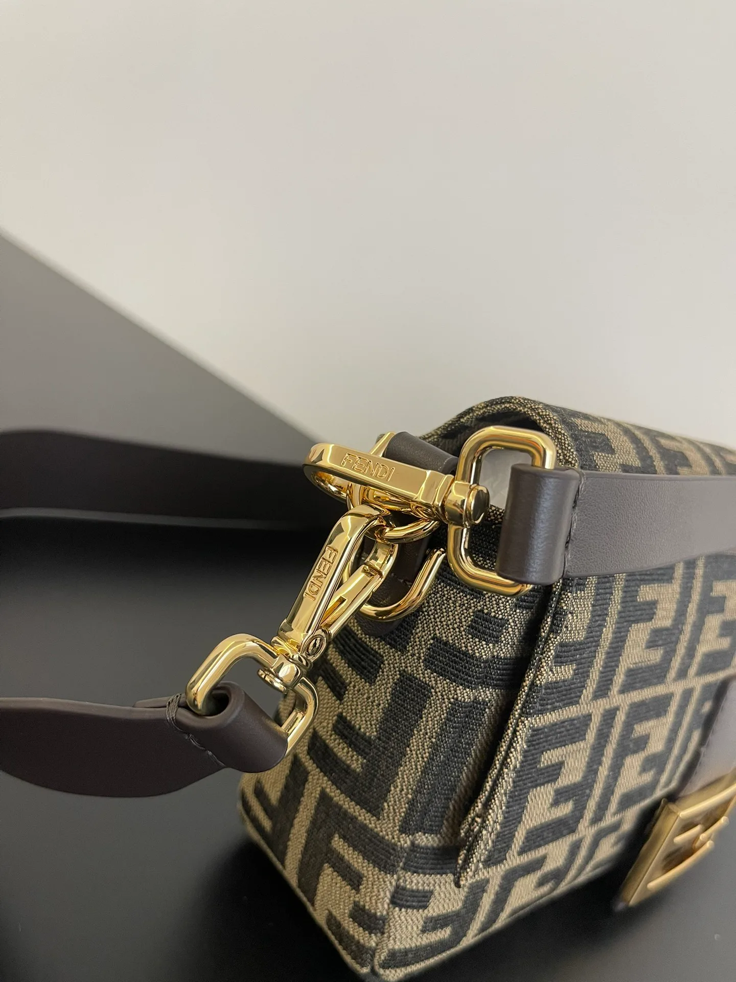Women's Classic Handbags FENDI 17880618