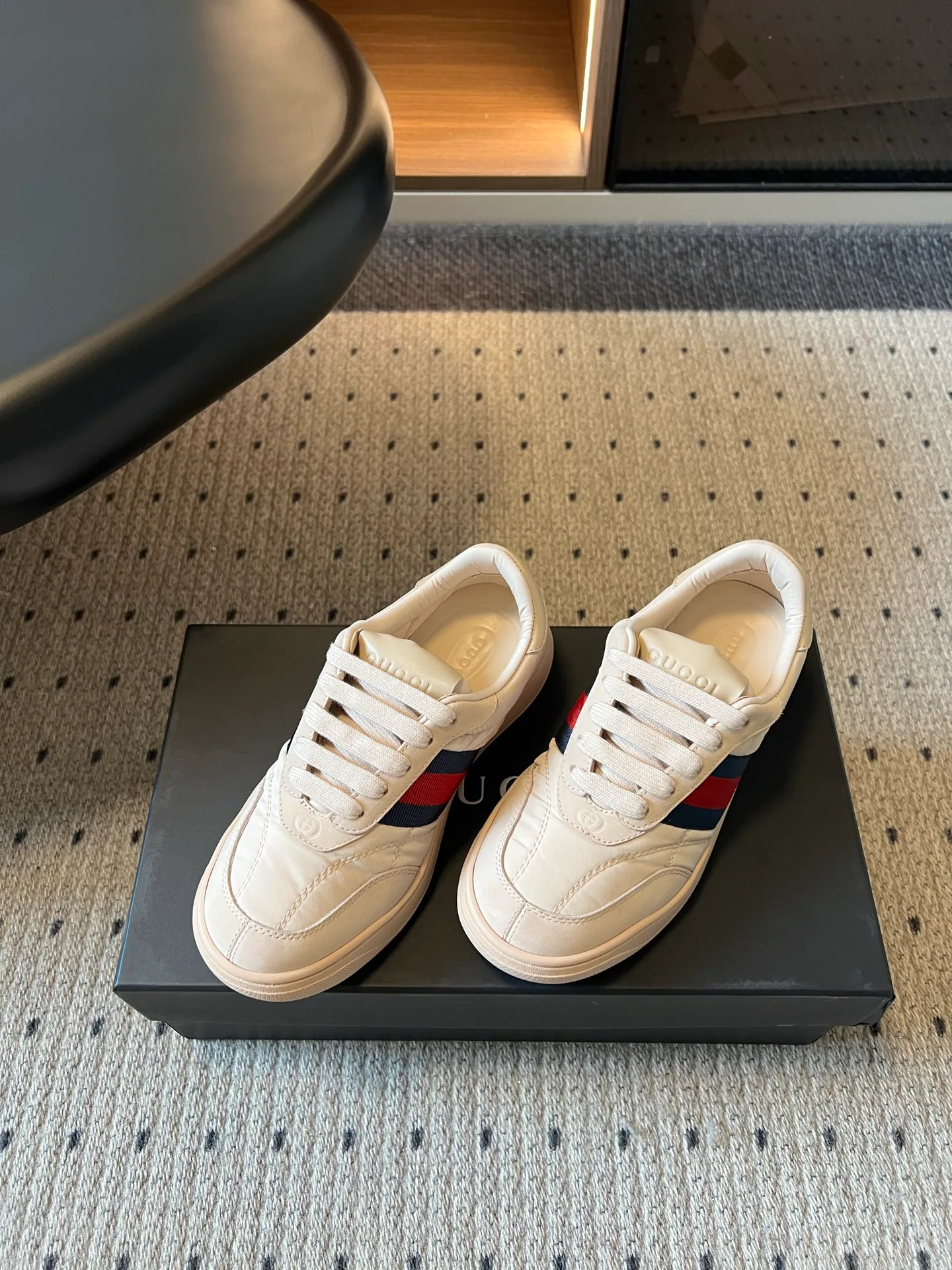 Women's Sneakers GUCCI 18146902