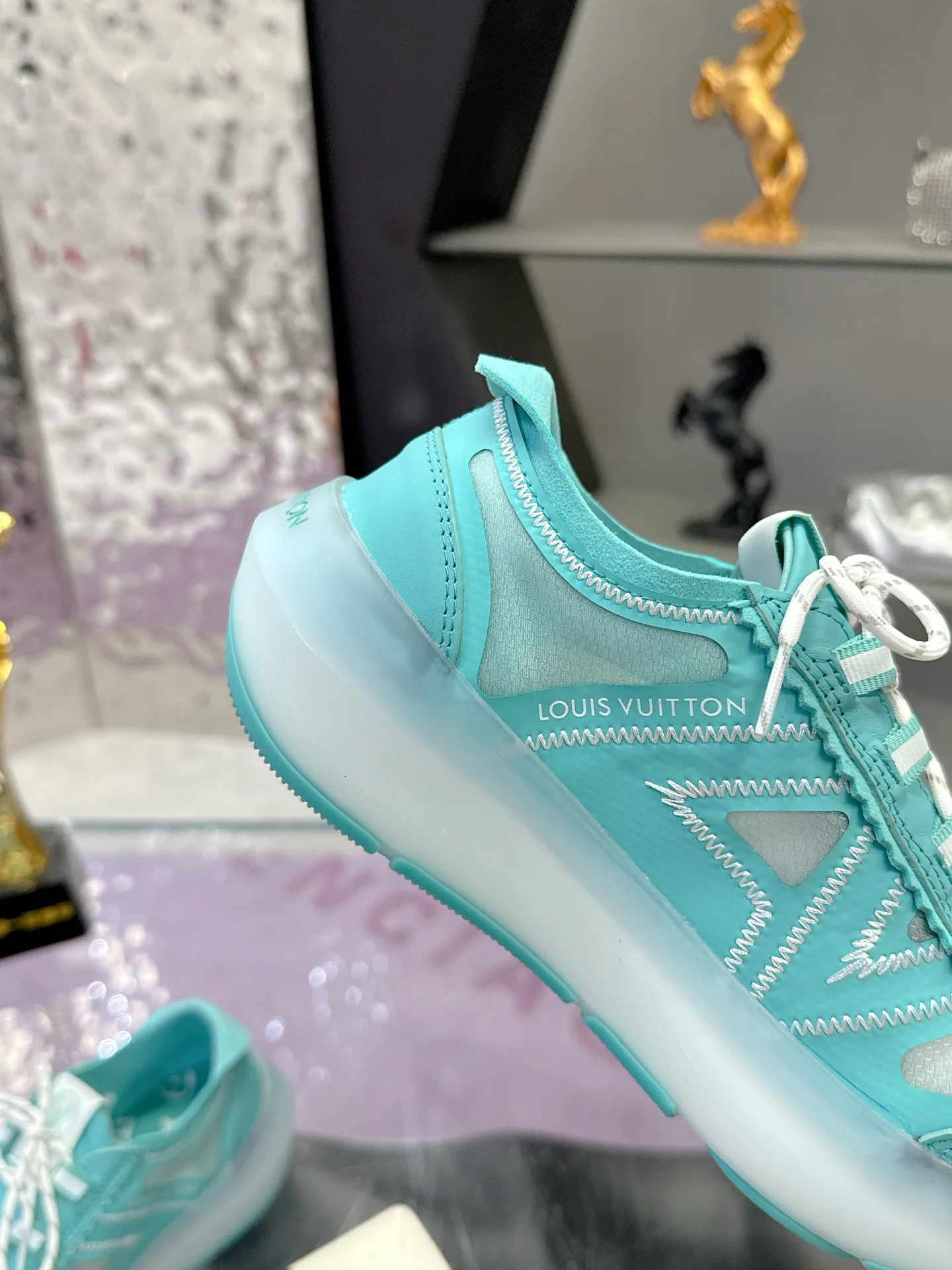 Women's Sneakers LOUIS VUITTON 17368547