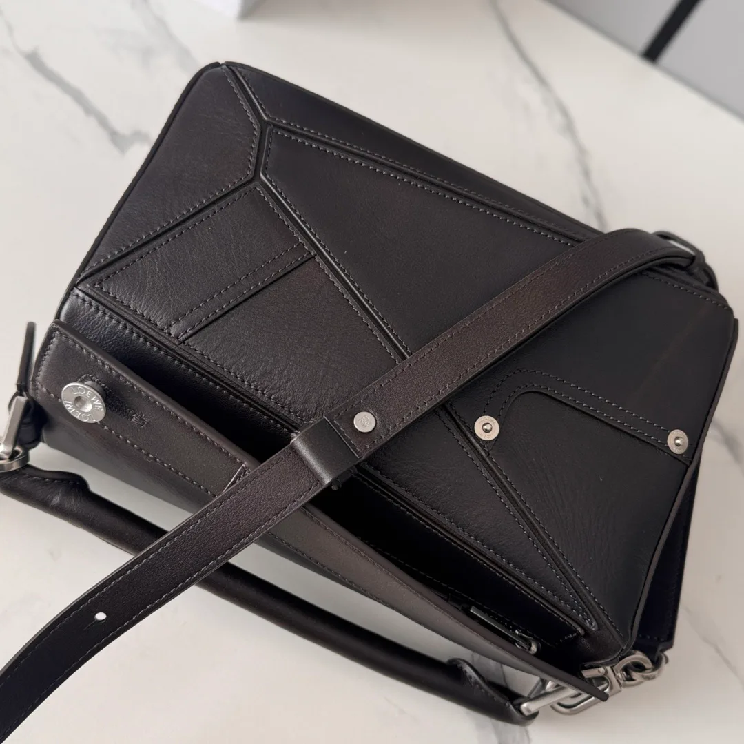 Women's Classic Handbags LOEWE 18004237