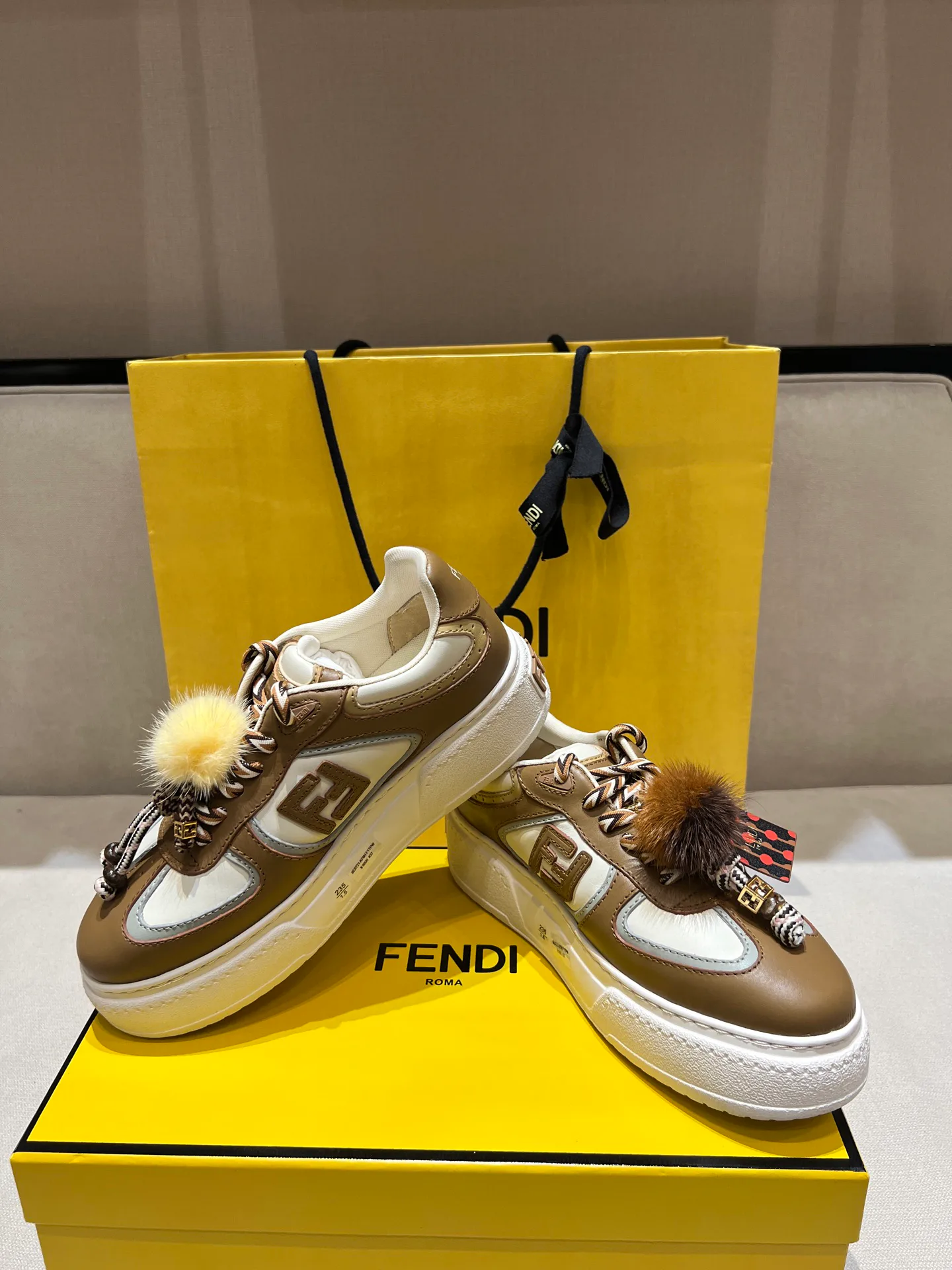 Women's Sneakers FENDI 18020657