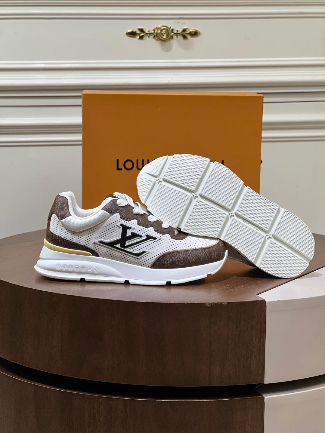 Women's Sneakers LOUIS VUITTON 17460370