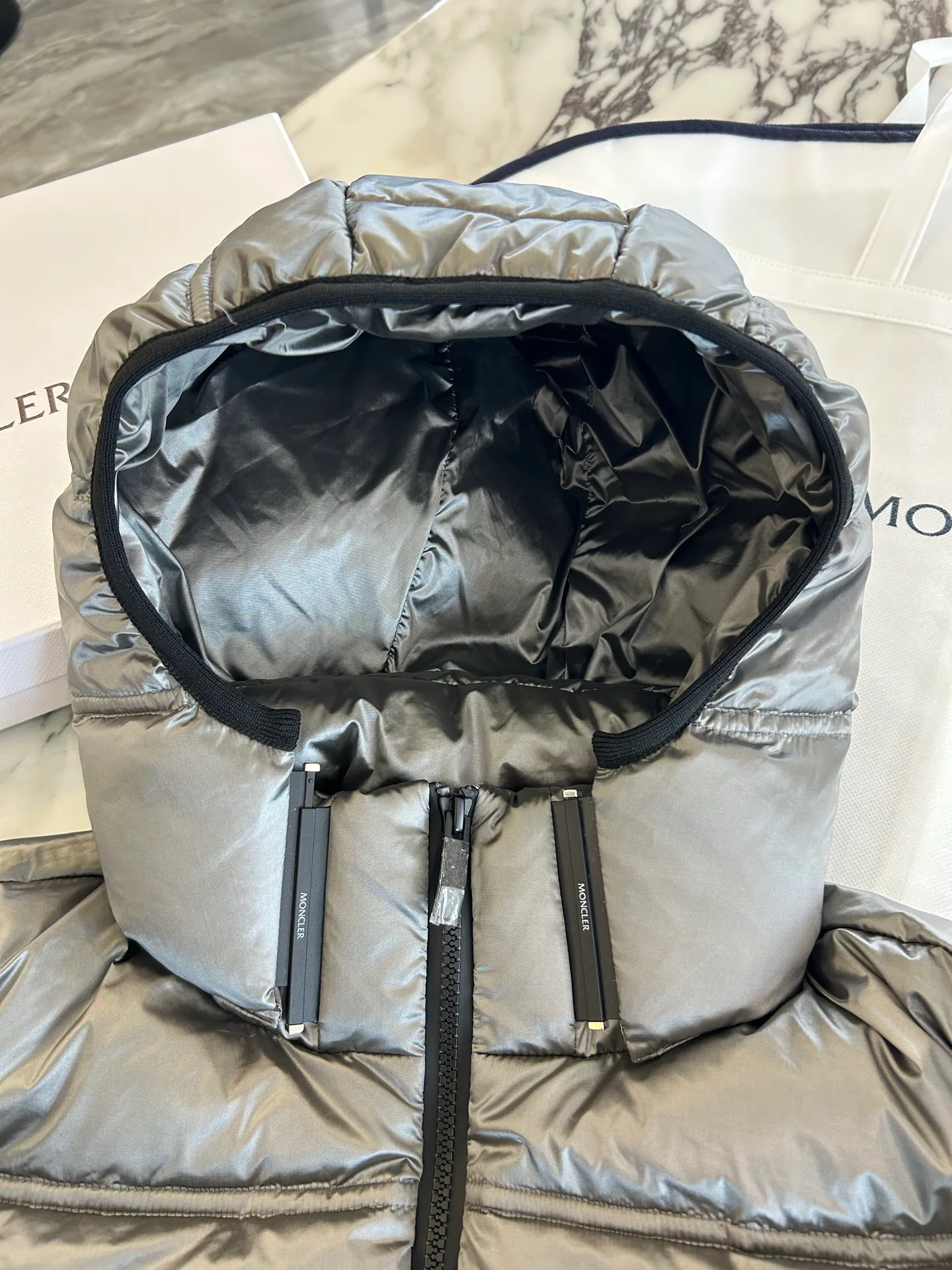 Women's Jackets And Down Jackets MONCLER 17904500
