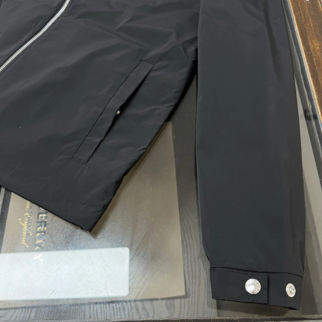 Women's Jackets And Down Jackets MONCLER 18416527