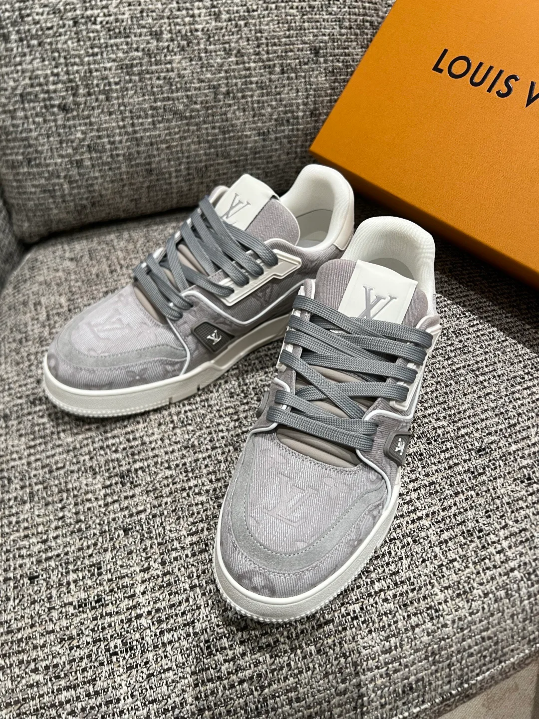 Women's Sneakers LOUIS VUITTON 18080167
