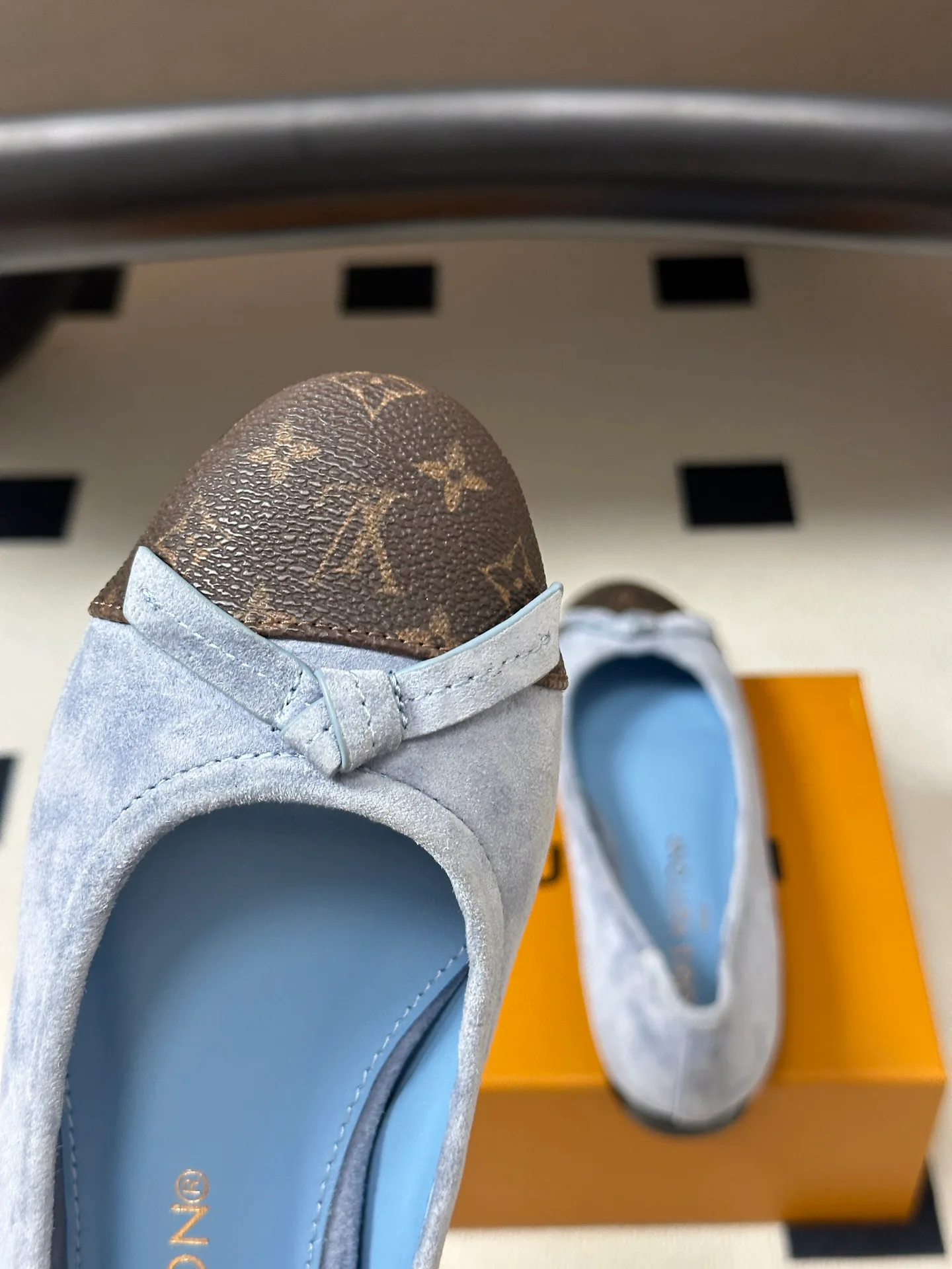 Women's Ballet Flats LOUIS VUITTON 18049406