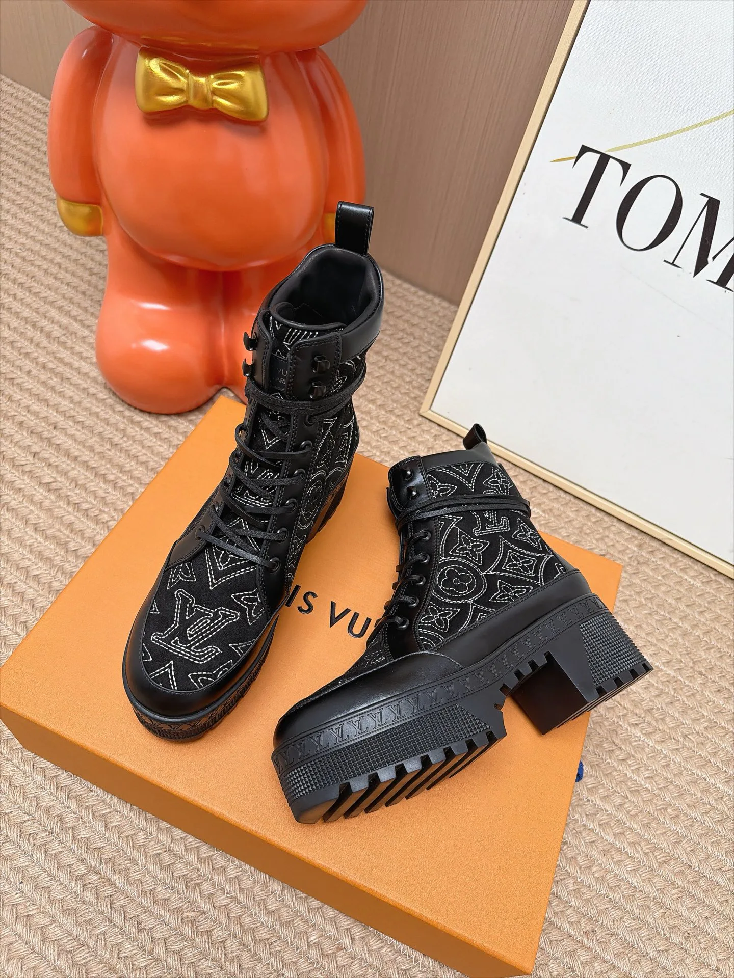 Women's Ankle Boots LOUIS VUITTON 18239720