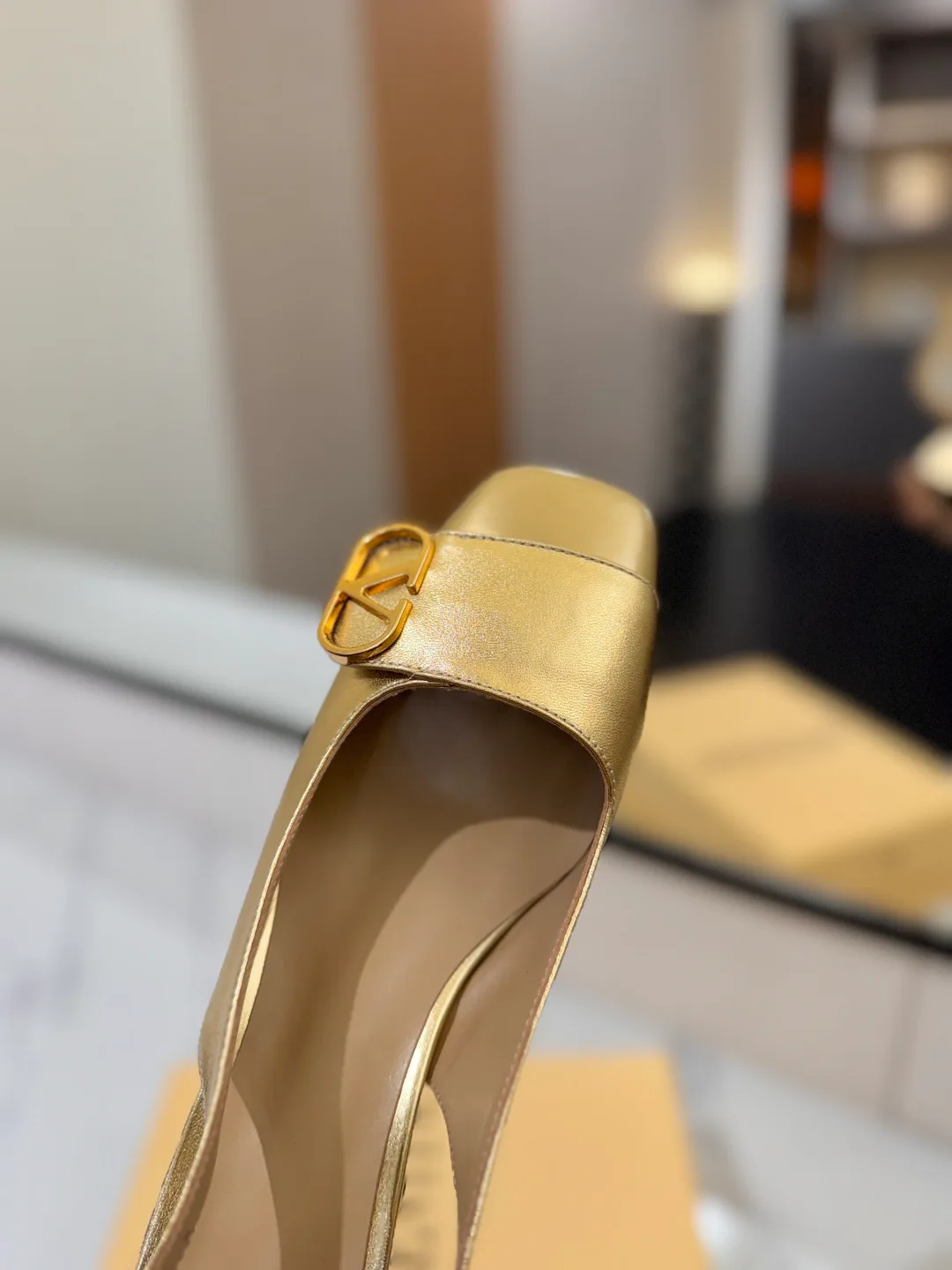 Women's Open-Toe Sandals VALENTINO 18134902