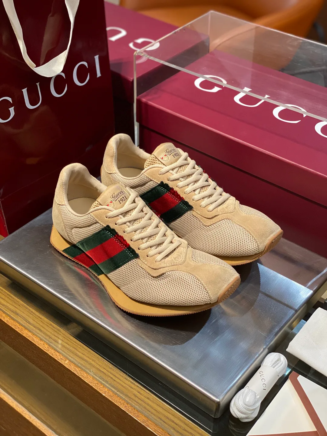 Women's Sneakers GUCCI 18119355