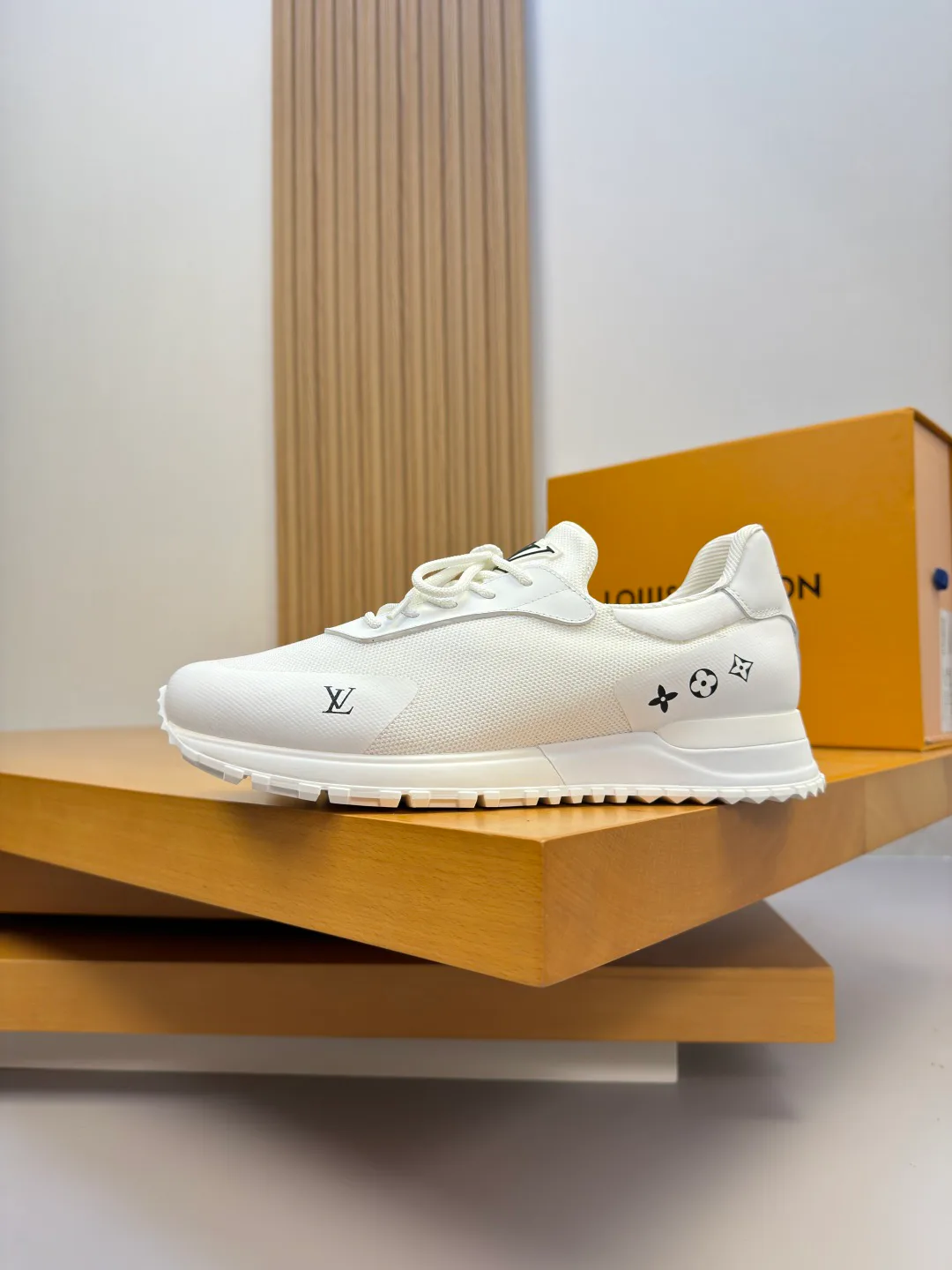 Men's Sneakers LOUIS VUITTON 17955085