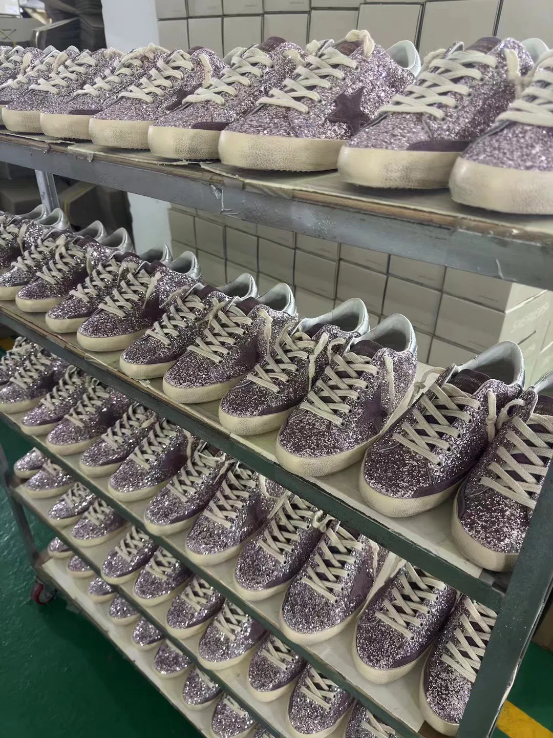 Women's Sneakers GOLDEN GOOSE 18265592
