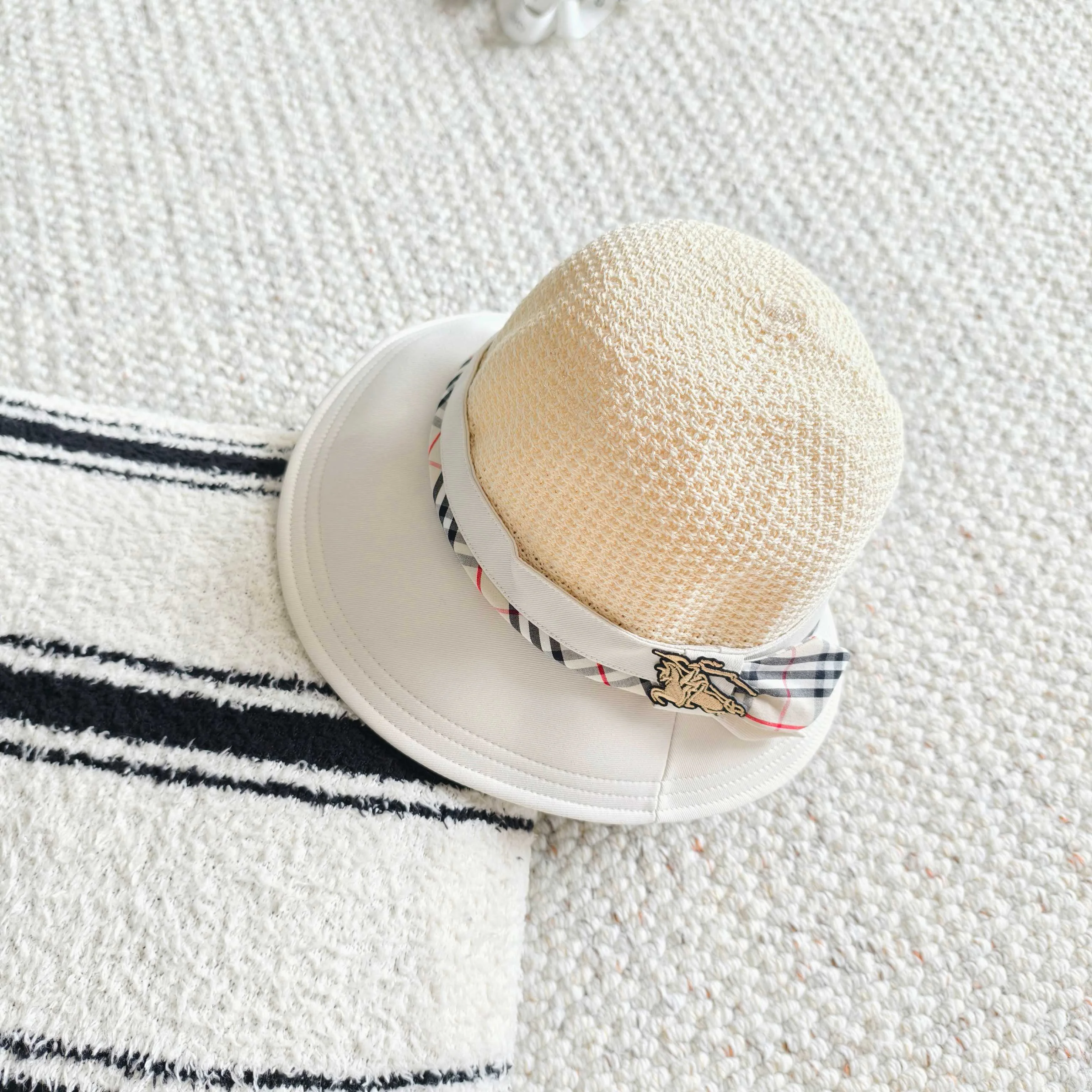 Hats BURBERRY 17498319