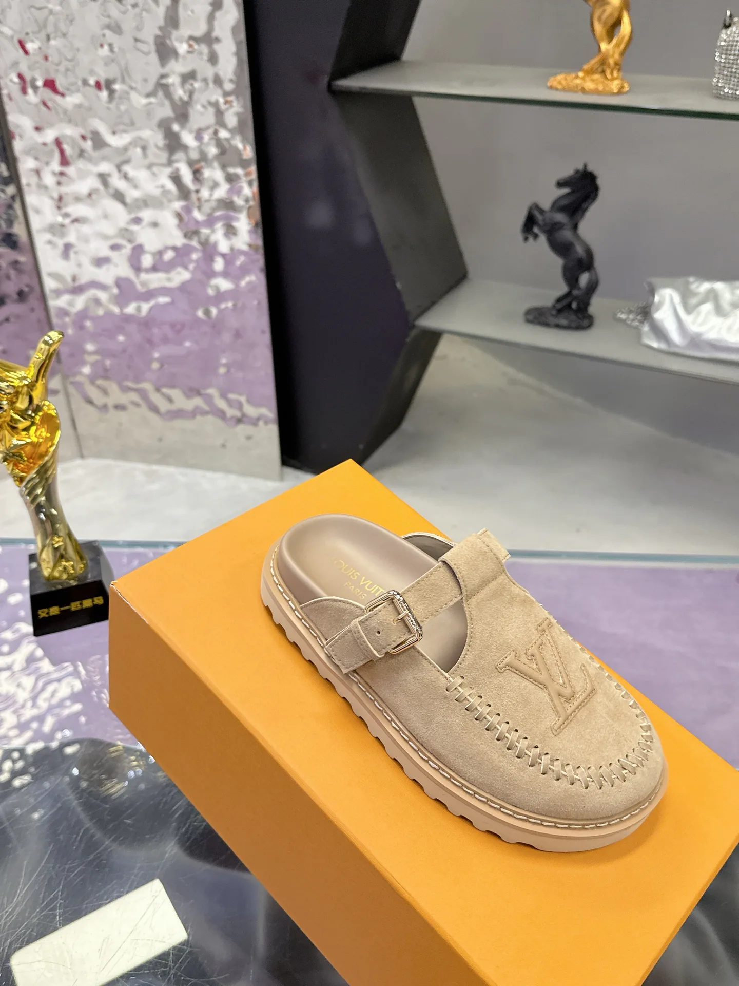 Women's Mules And Clogs LOUIS VUITTON 17530470