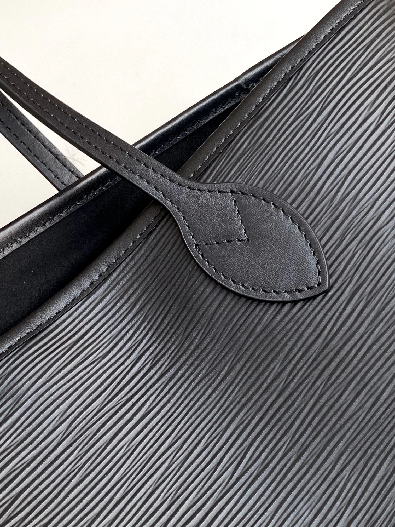 Women's Classic Handbags LOUIS VUITTON 17844894