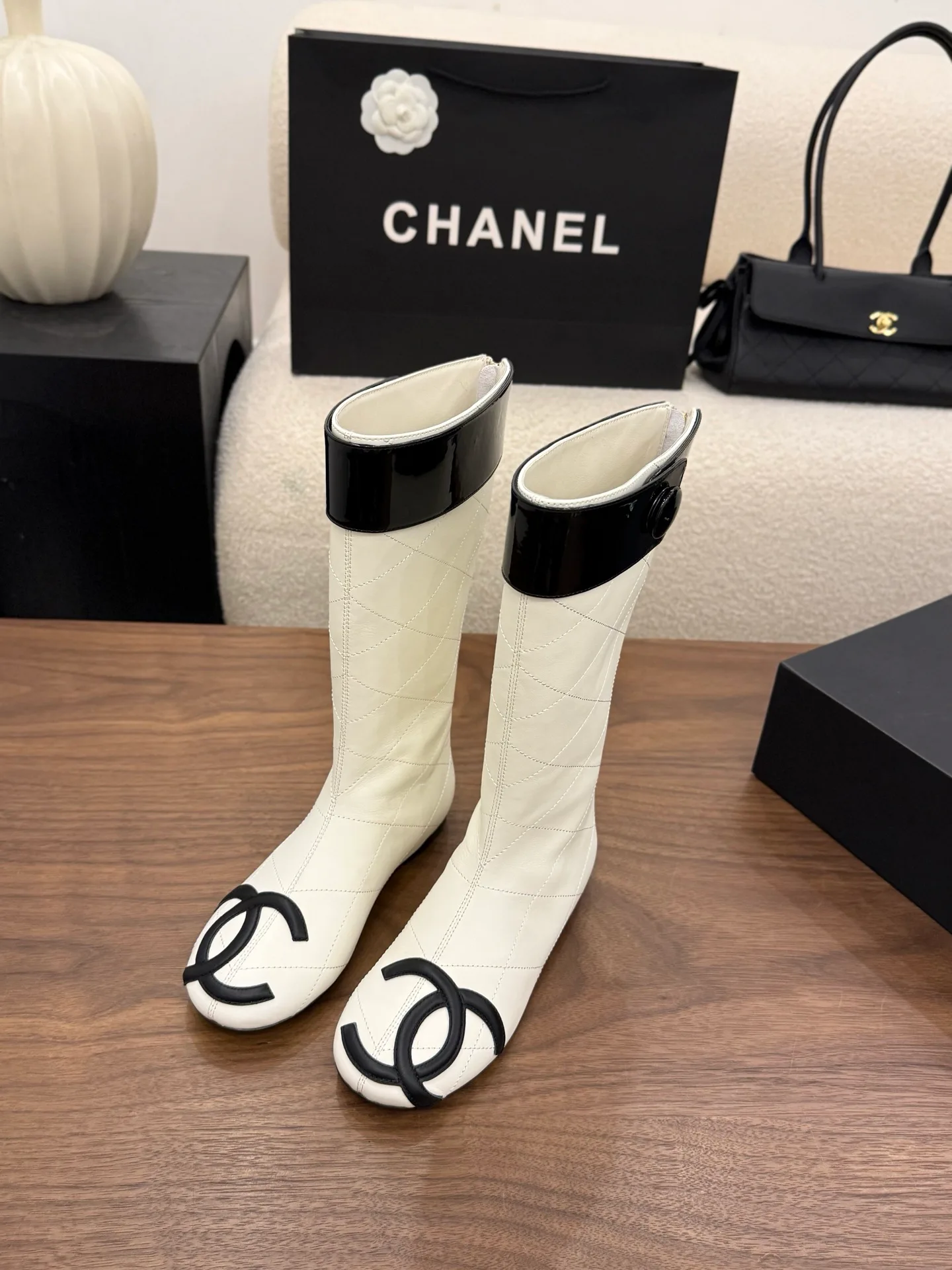 Women's Boots CHANEL 17981324