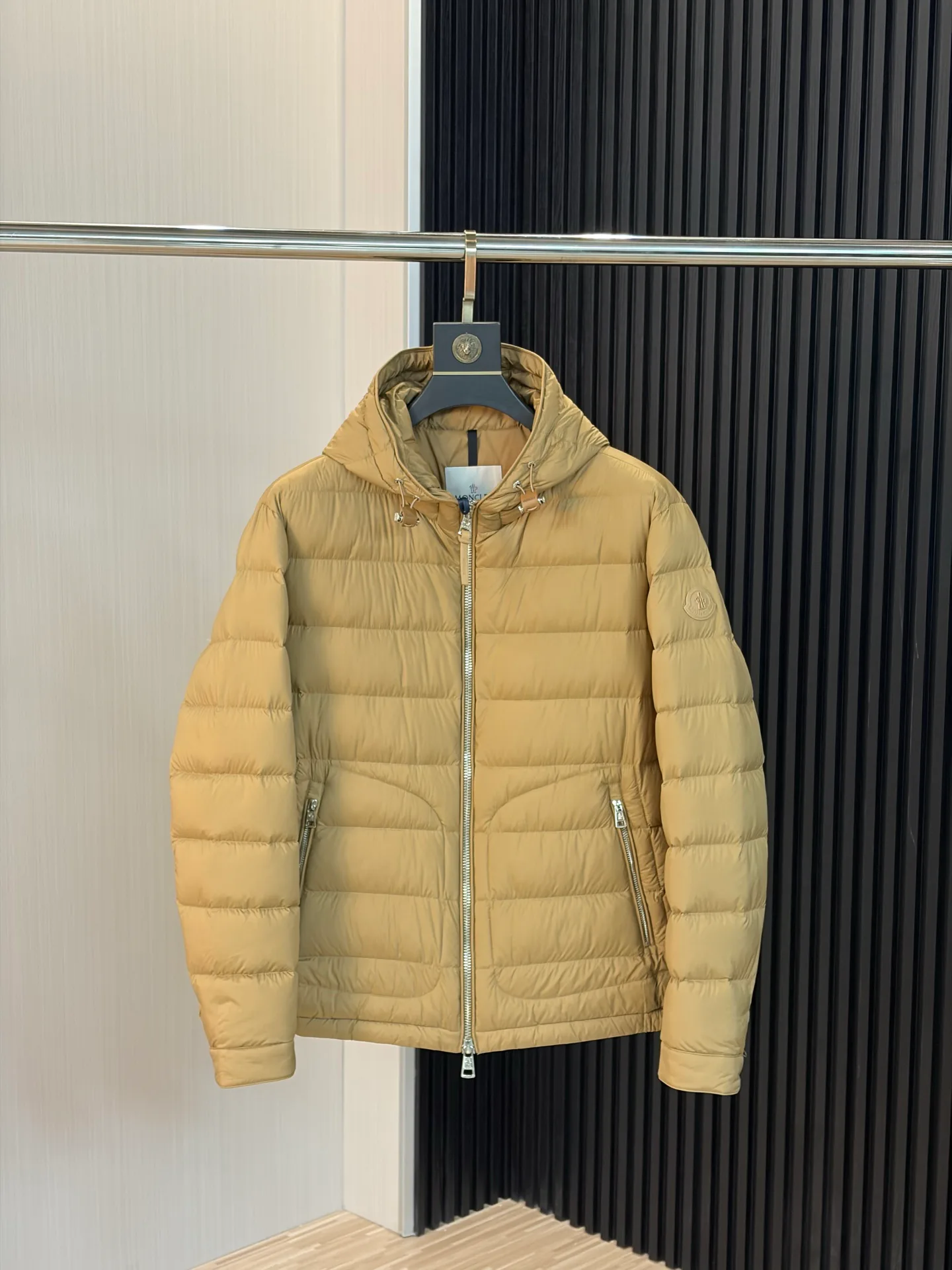 Women's Jackets And Down Jackets MONCLER 18188489