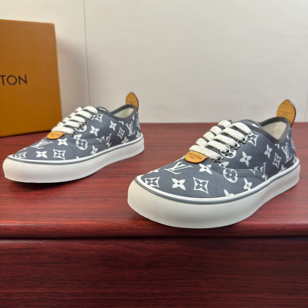 Men's Sneakers LOUIS VUITTON 18100537