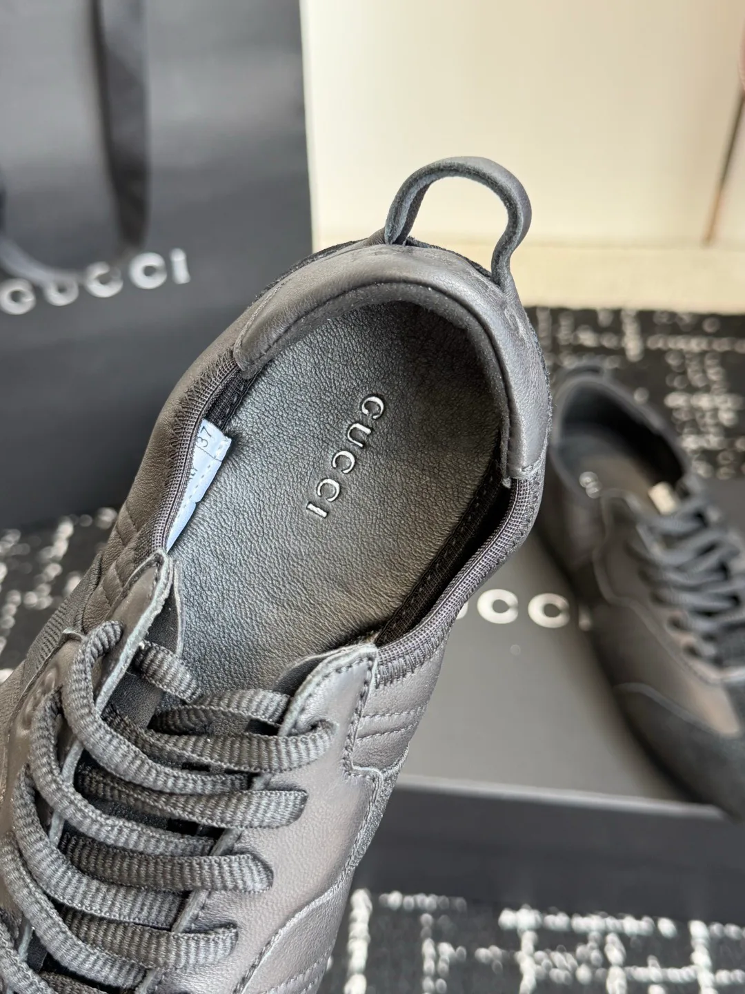 Women's Sneakers GUCCI 18121096