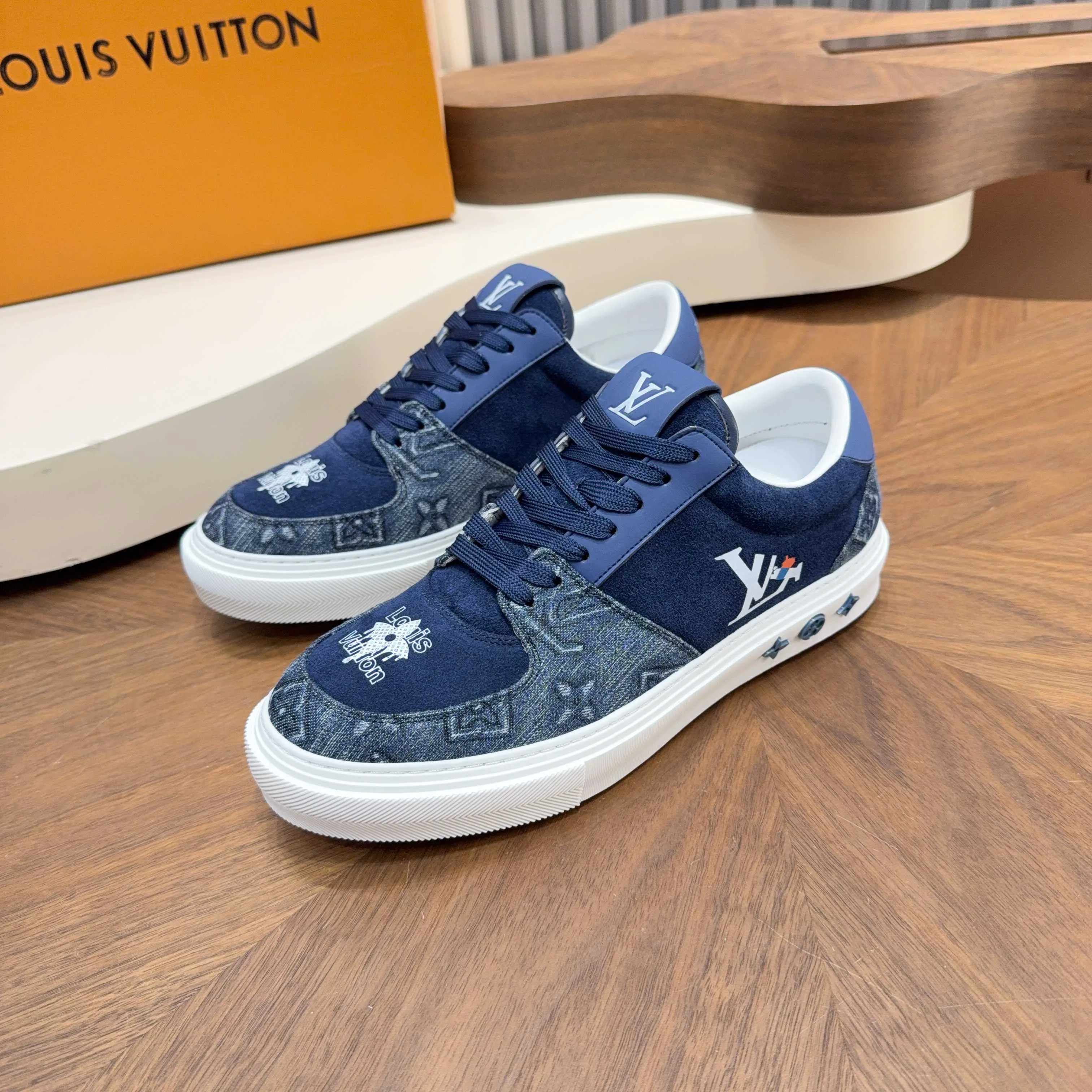 Men's Sneakers LOUIS VUITTON 17921395