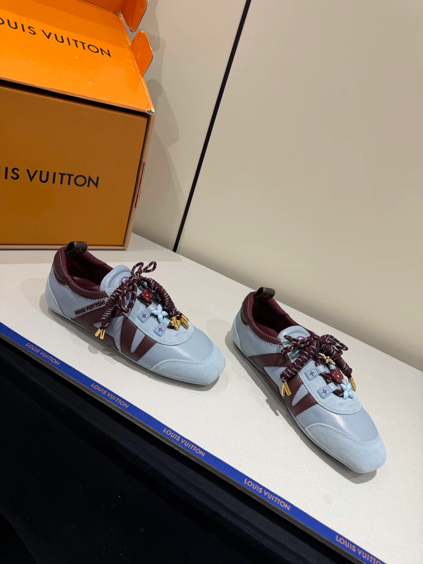 Women's Sneakers LOUIS VUITTON 17934902