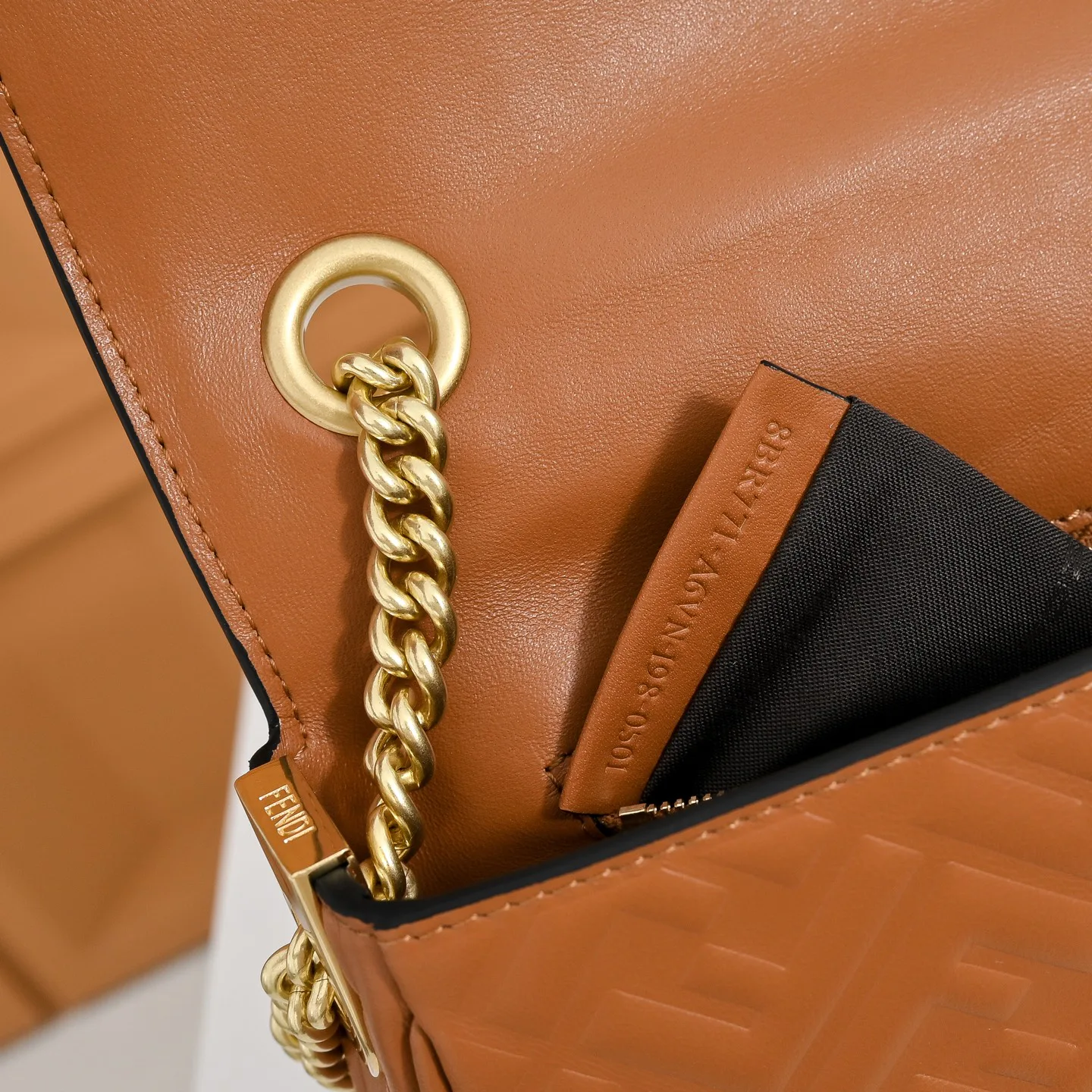 Классические Сумки Женские Fendi 18676182