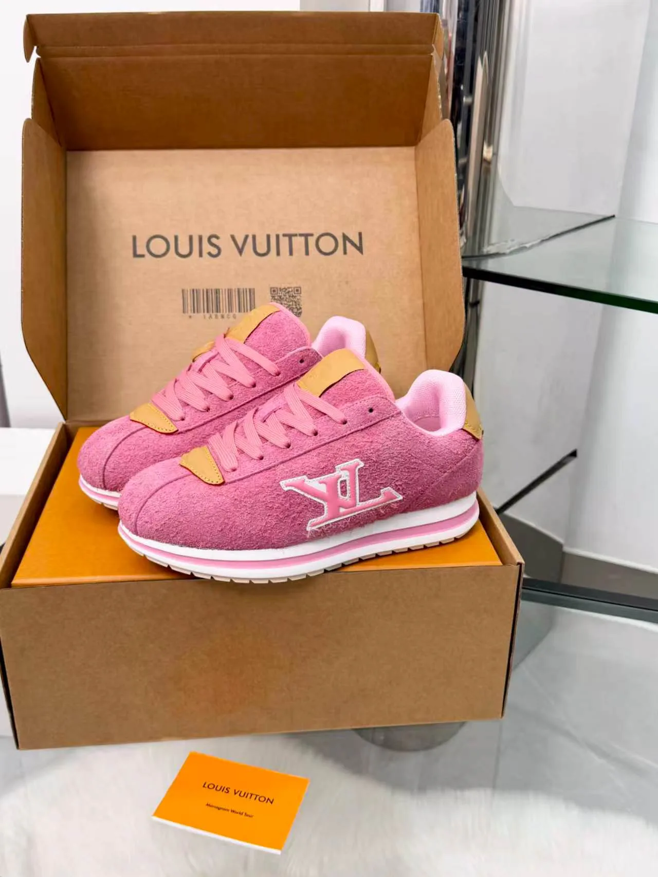 Women's Sneakers LOUIS VUITTON 18417397