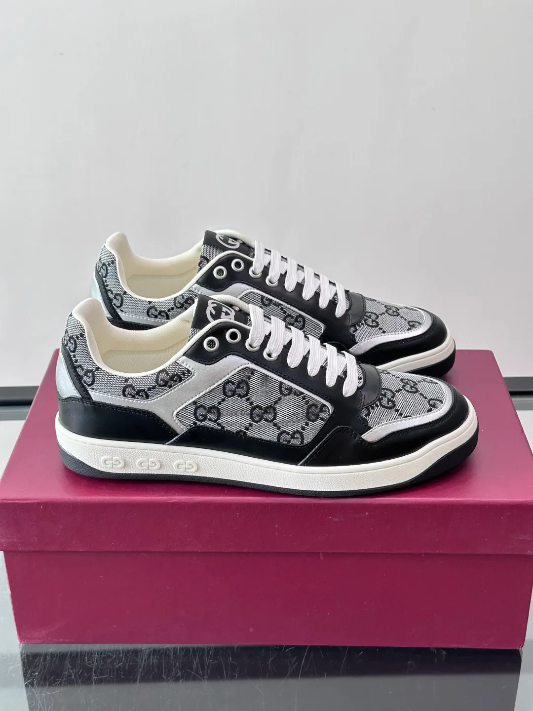 Women's Sneakers GUCCI 18102695