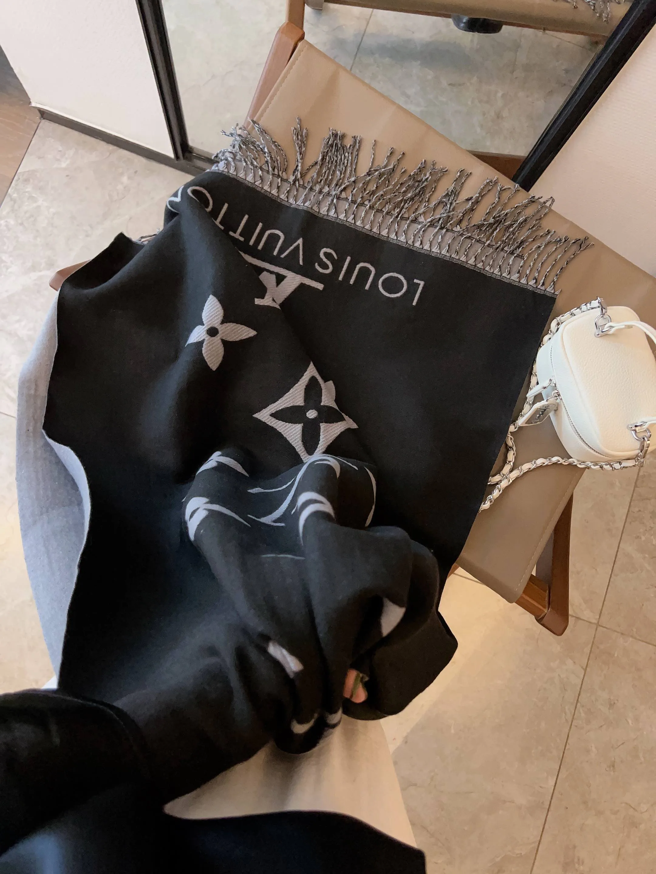 Scarves LOUIS VUITTON 18322479