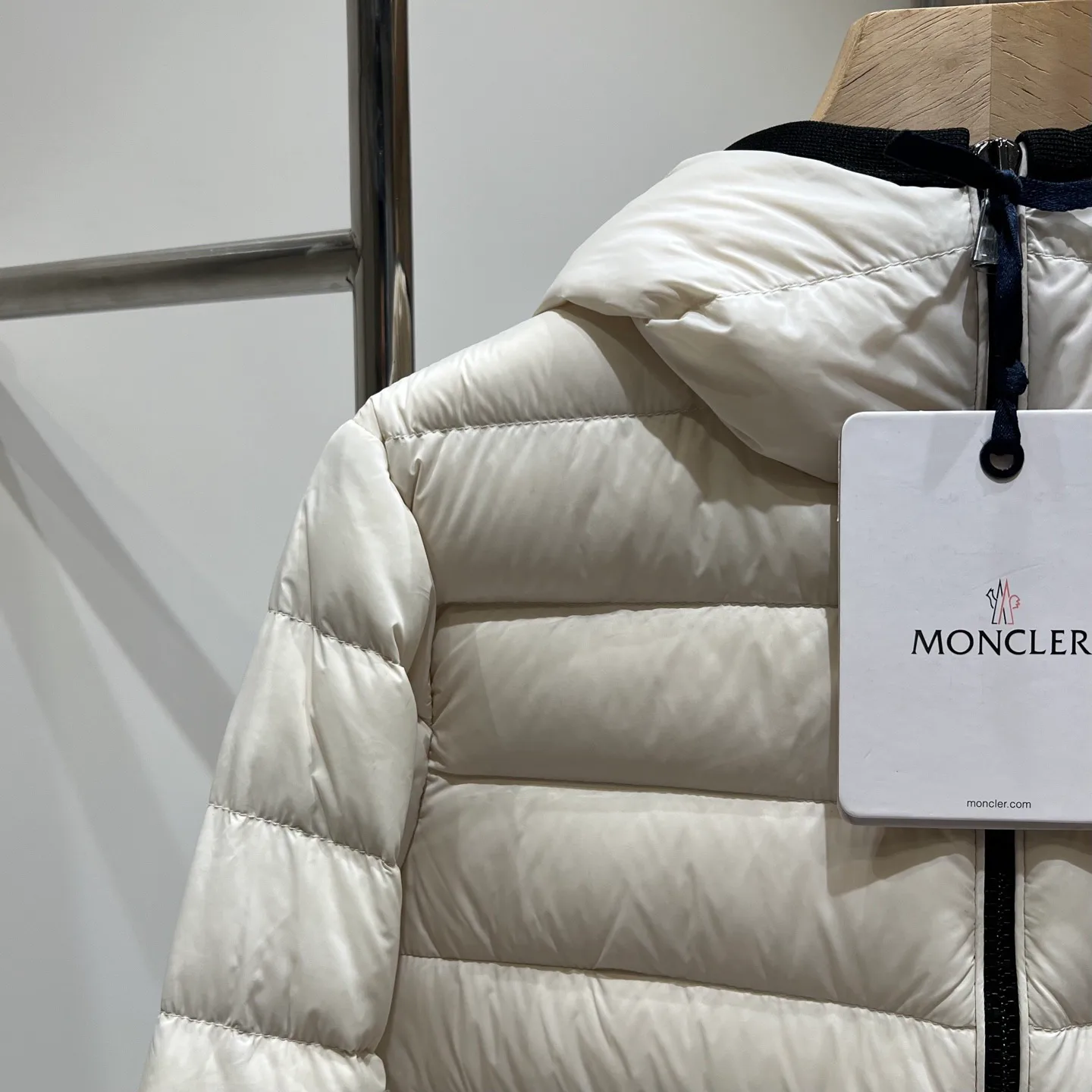 Women's Jackets And Down Jackets MONCLER 18336958