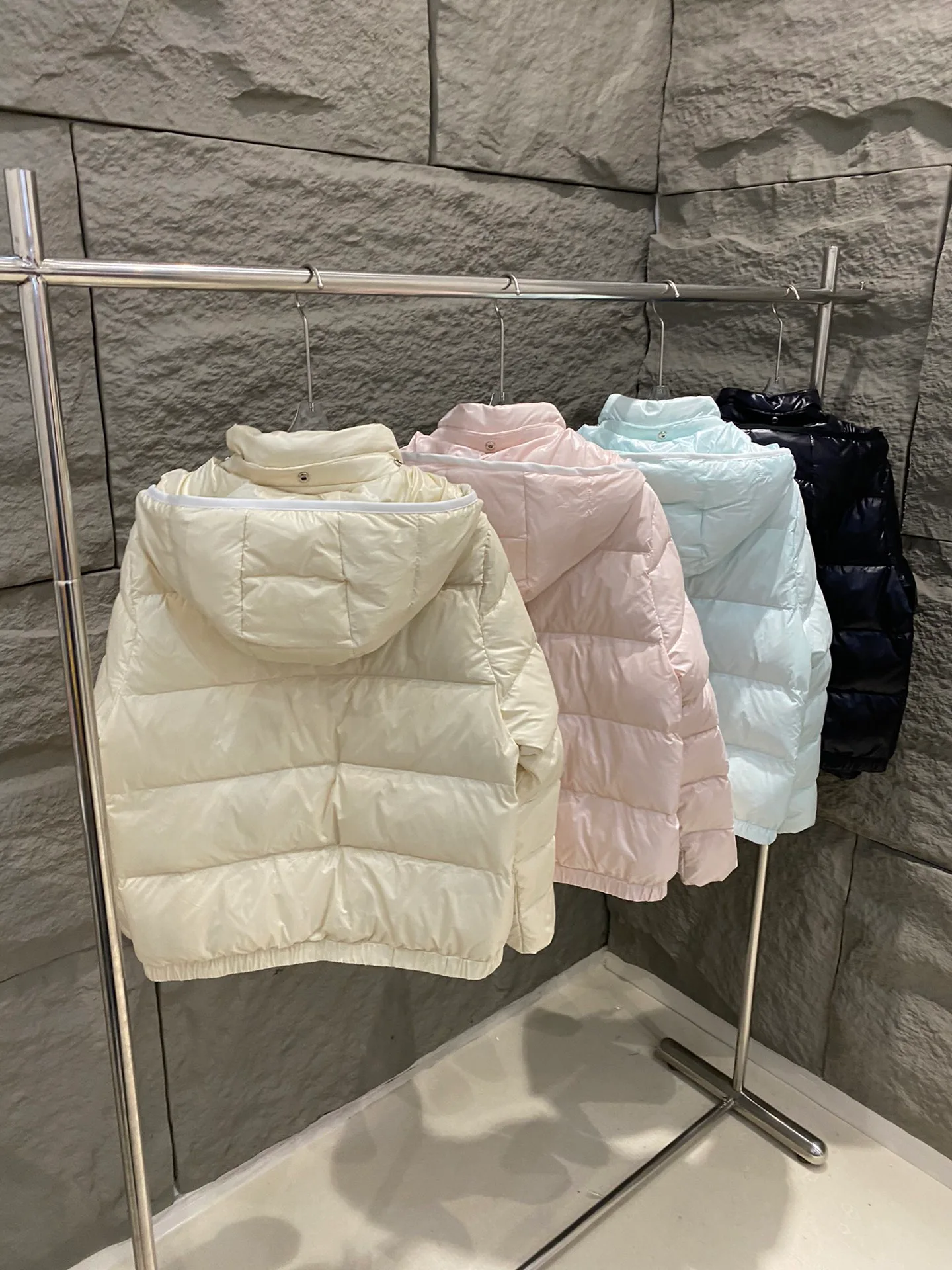 Women's Jackets And Down Jackets MONCLER 17951523