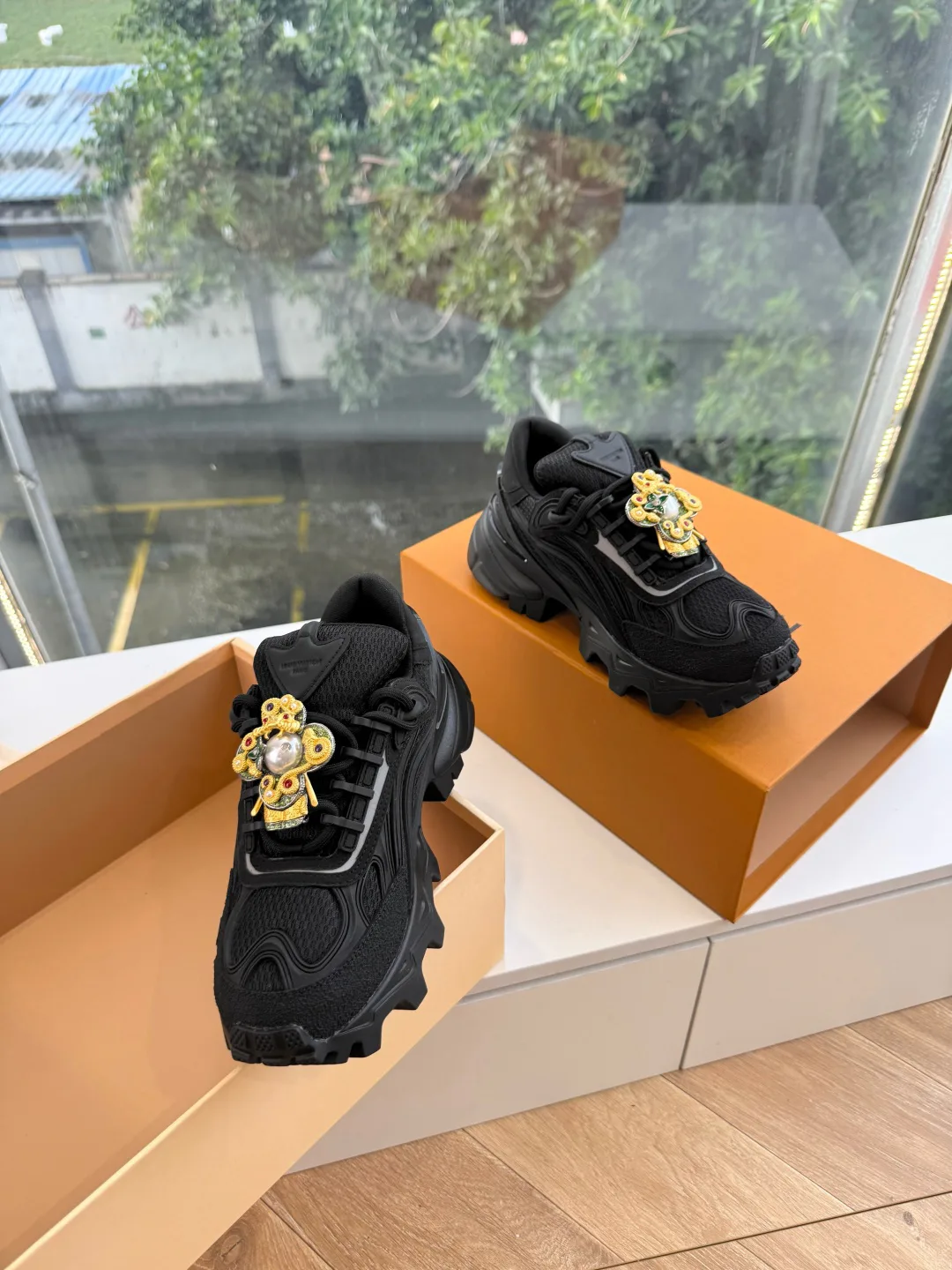 Women's Sneakers LOUIS VUITTON 18053490