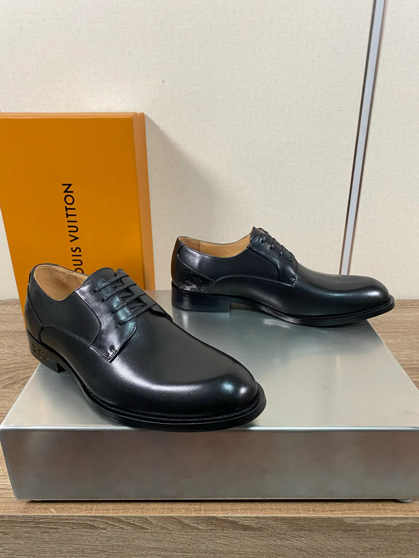 Men's Loafers And Dress Shoes LOUIS VUITTON 18078674