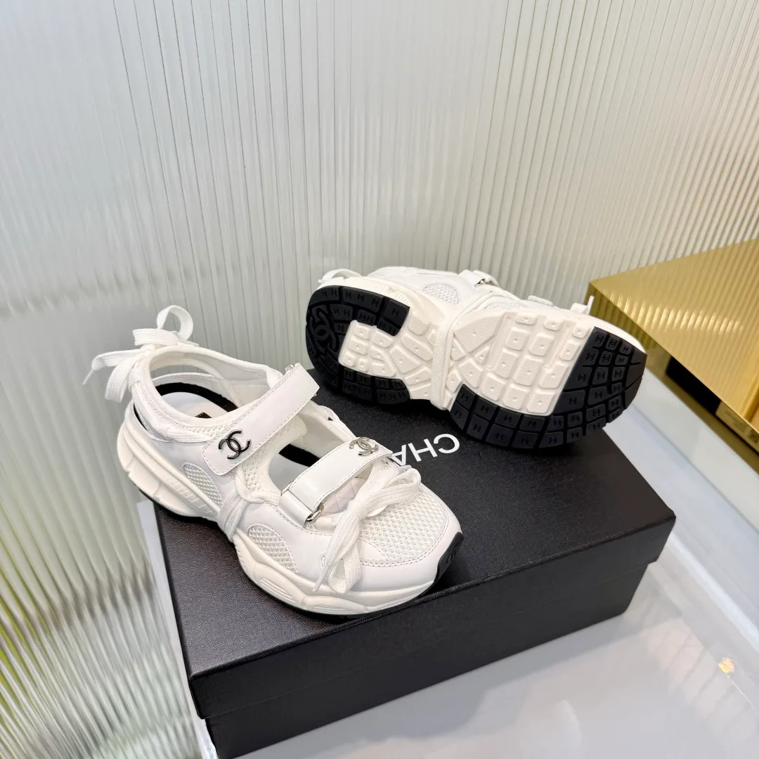 Women's Sneakers CHANEL 18366970