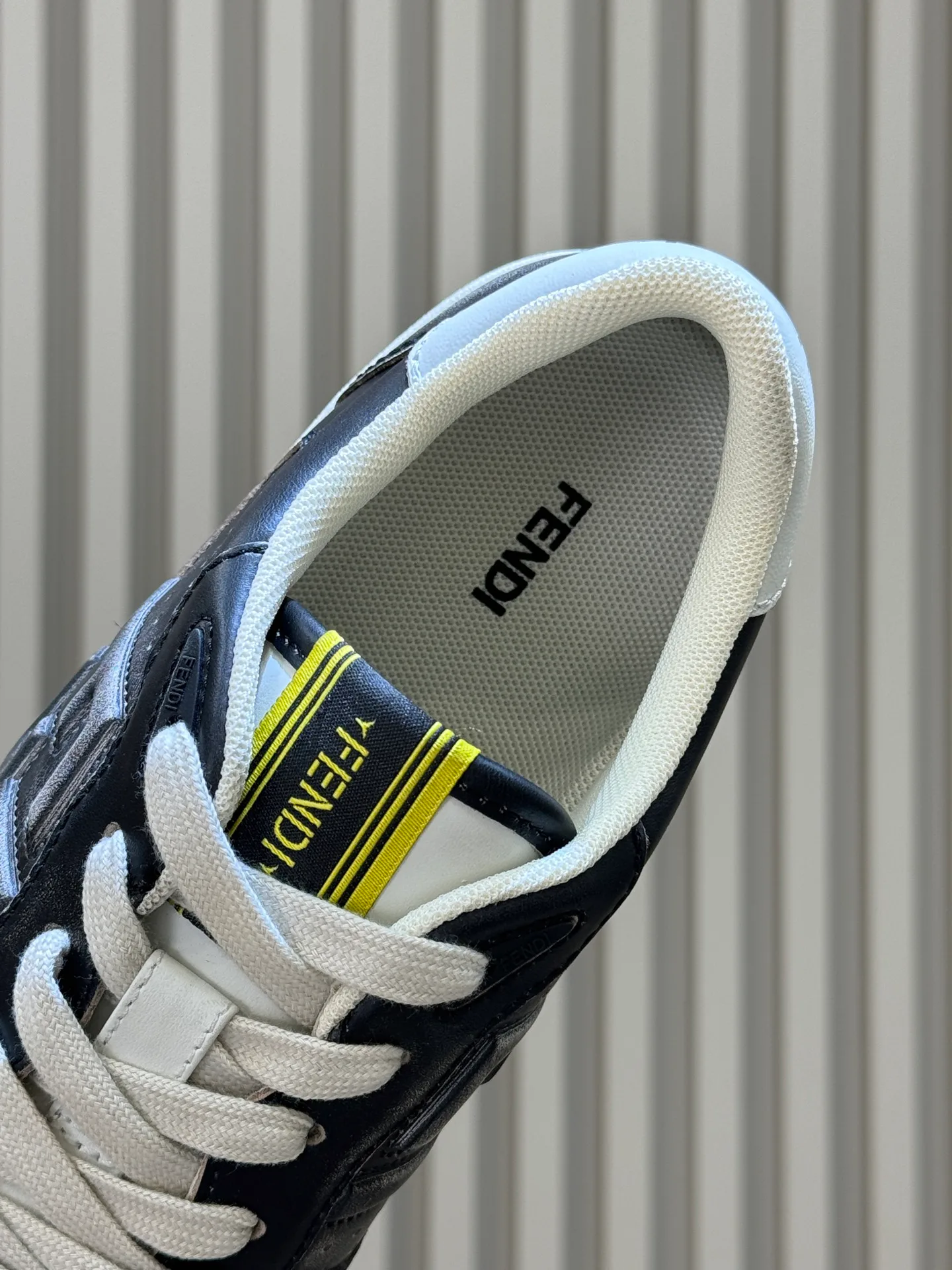 Women's Sneakers FENDI 18073181