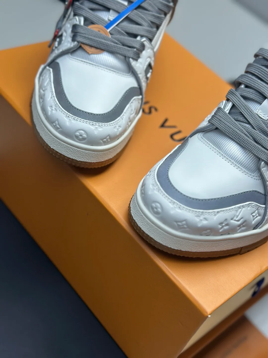 Women's Sneakers LOUIS VUITTON 18011578