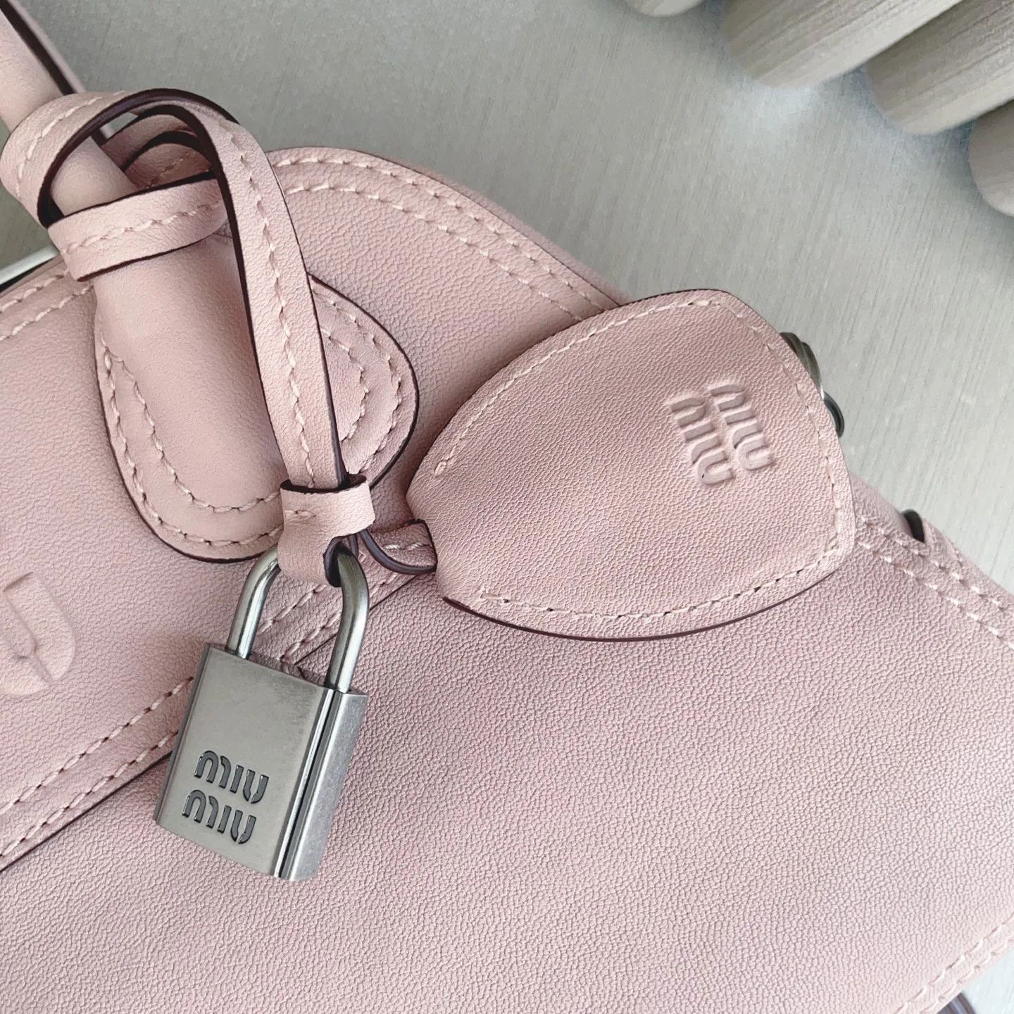 Классические Сумки Женские Miu Miu 18602443