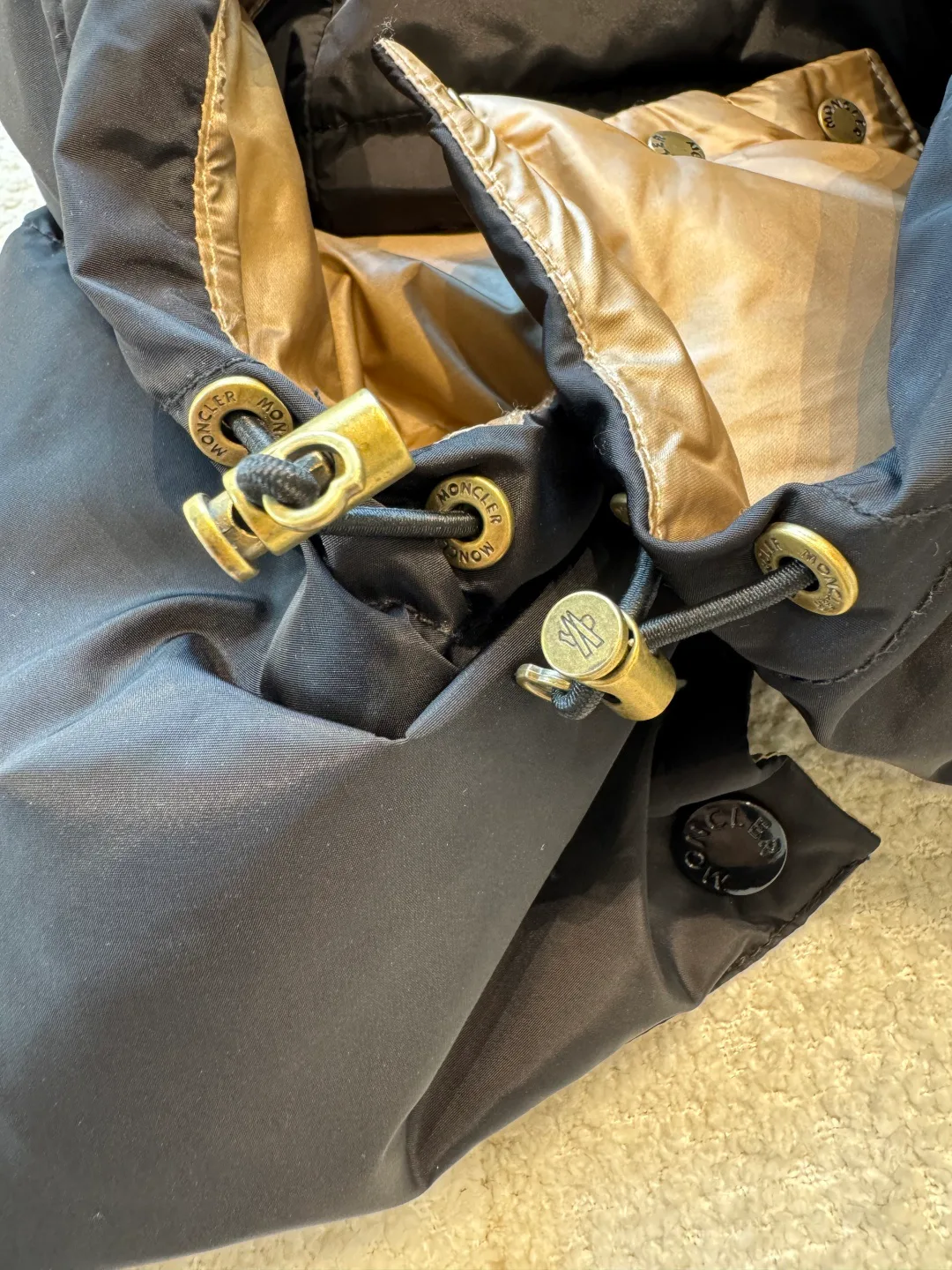 Women's Jackets And Down Jackets MONCLER 18189304