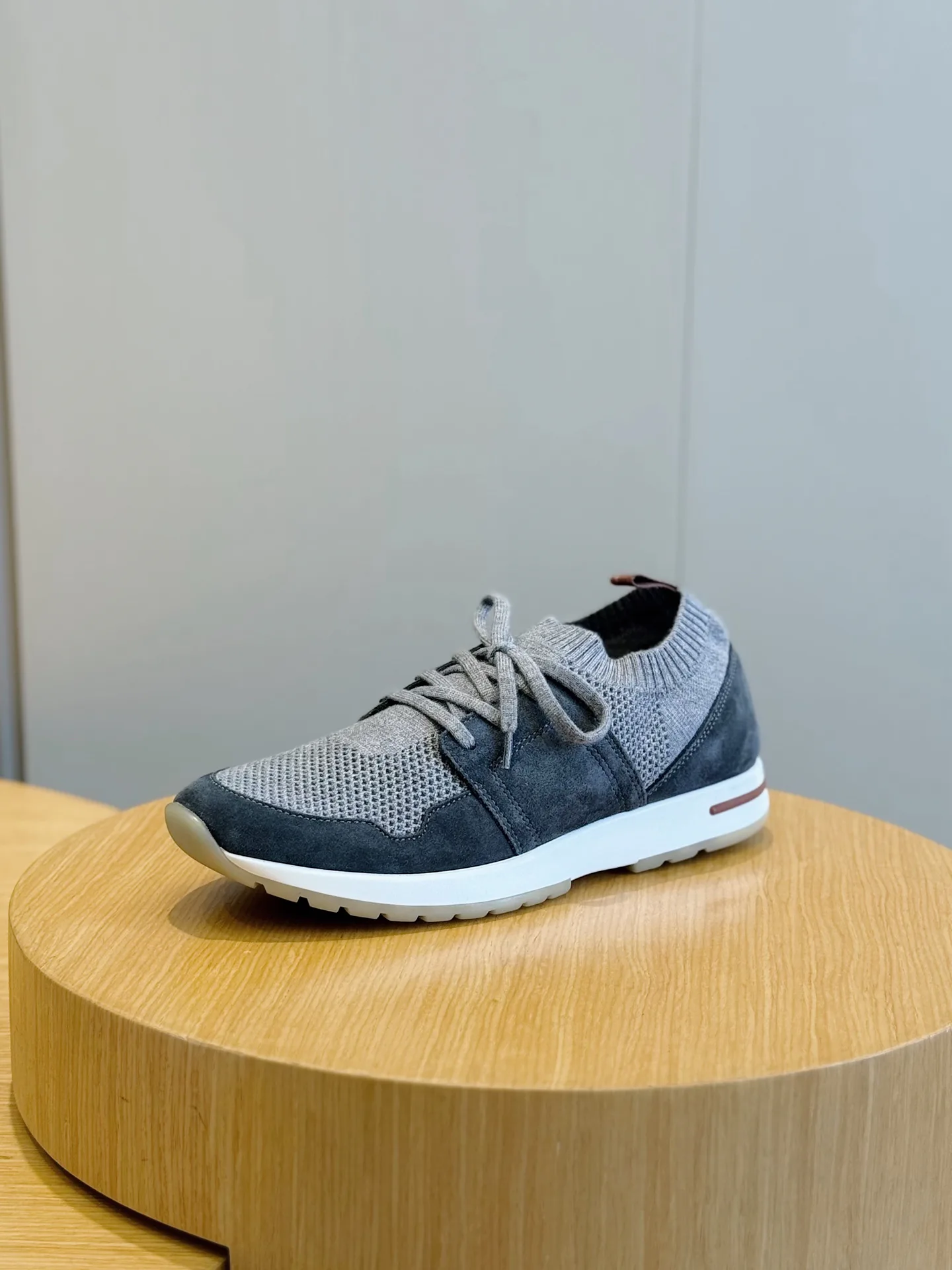 Men's Sneakers LORO PIANA 18380110